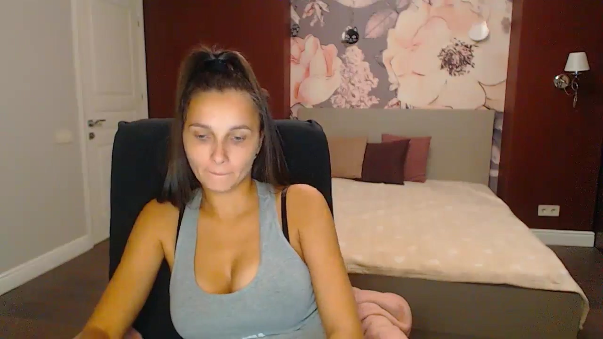 Gallery image thumbnail from Karina_Mils's myfreecams stream on, 10/19/2024, 17:17 image 19 of 20