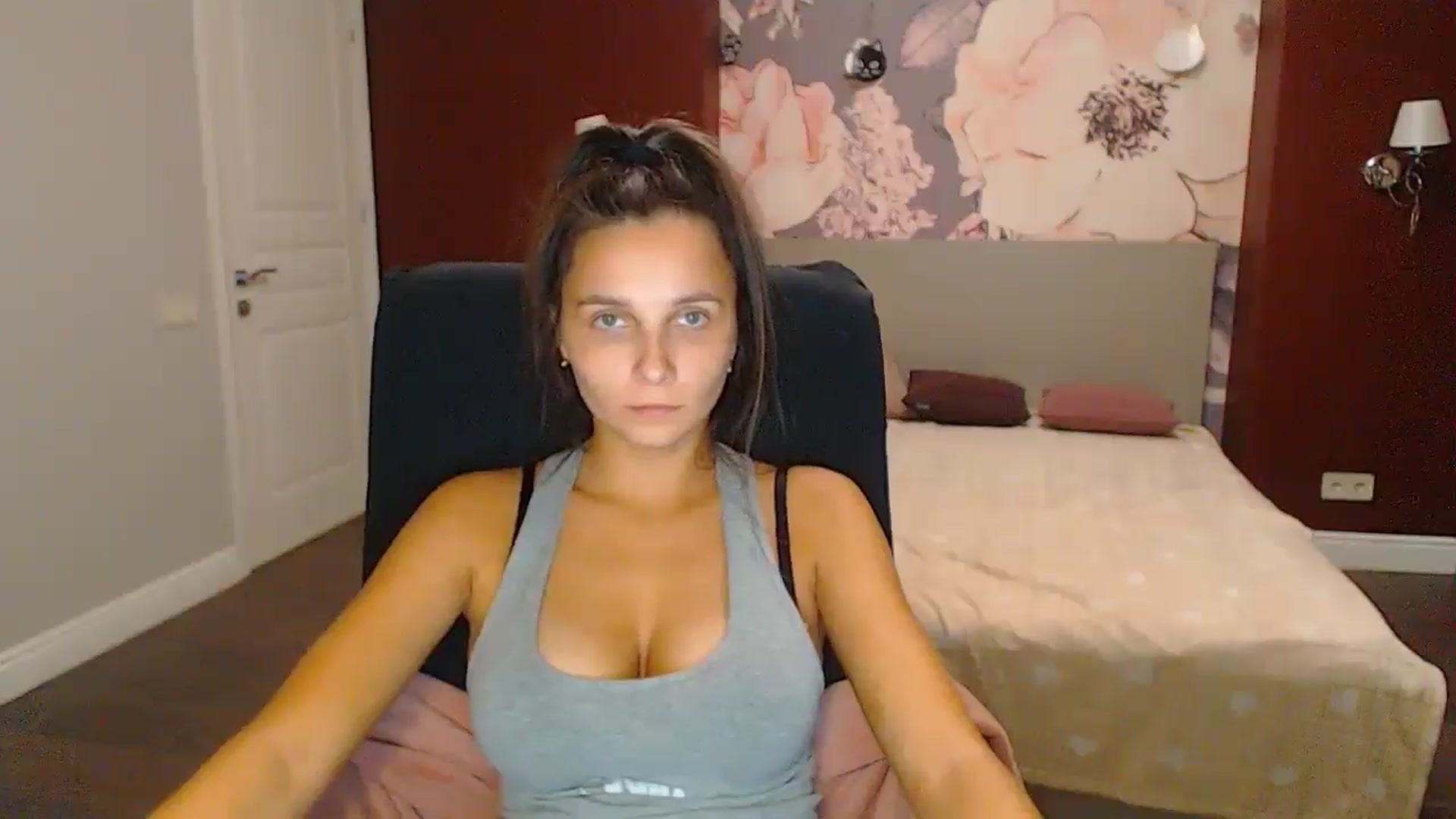 Gallery image thumbnail from Karina_Mils's myfreecams stream on, 10/20/2024, 17:20 image 7 of 20