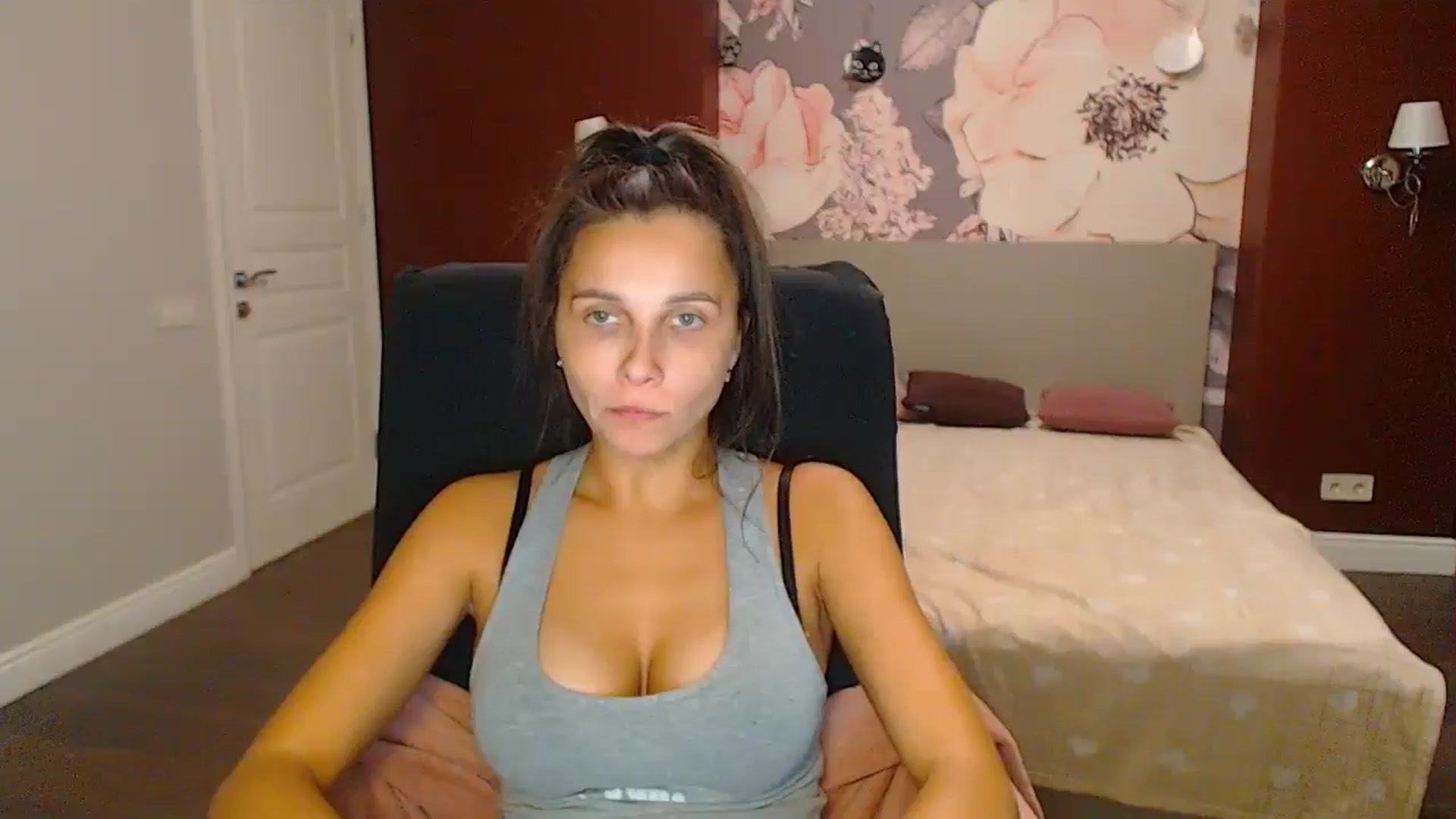 Gallery image thumbnail from Karina_Mils's myfreecams stream on, 10/20/2024, 17:20 image 12 of 20