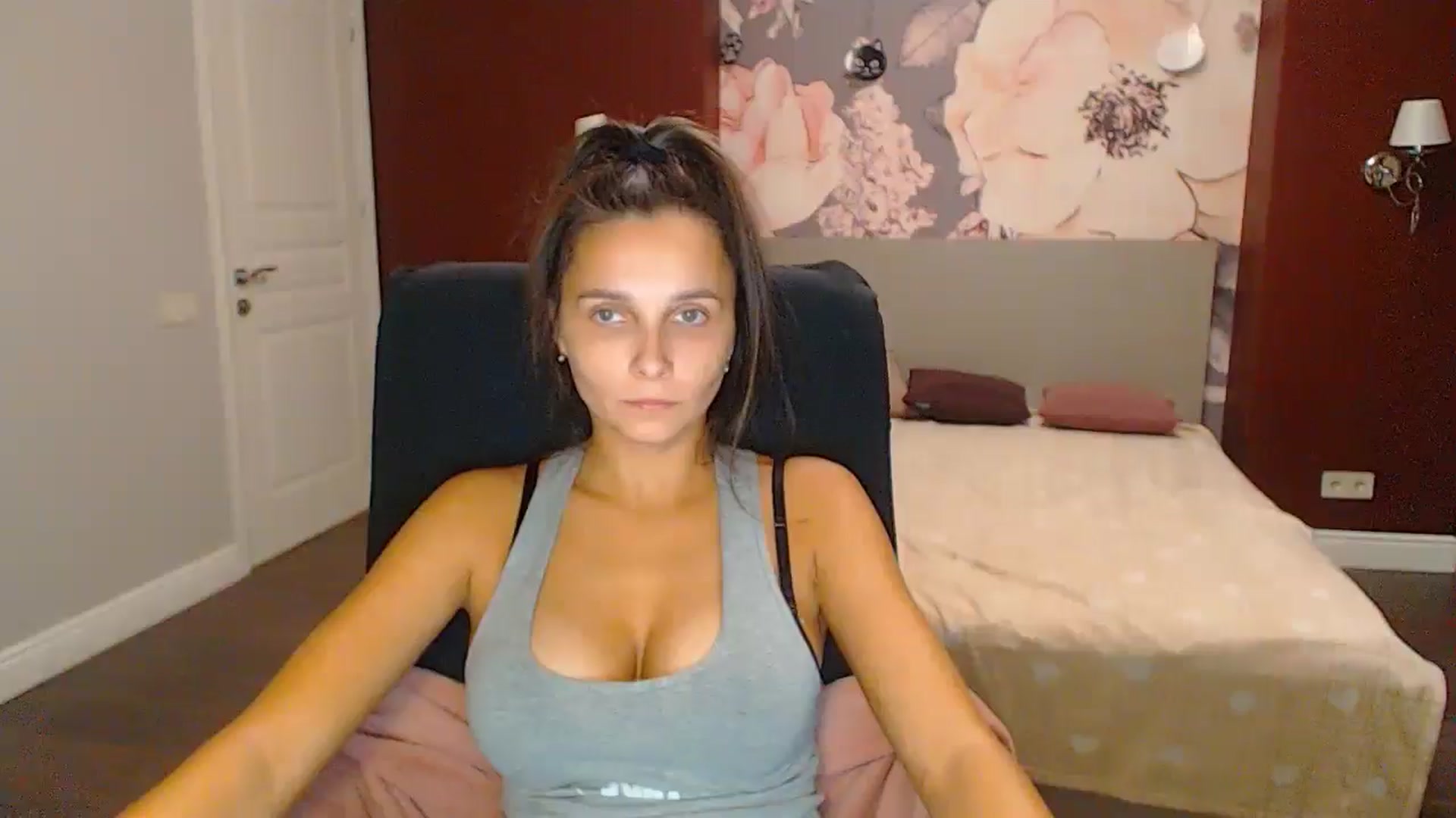 Gallery image thumbnail from Karina_Mils's myfreecams stream on, 10/20/2024, 17:20 image 5 of 20