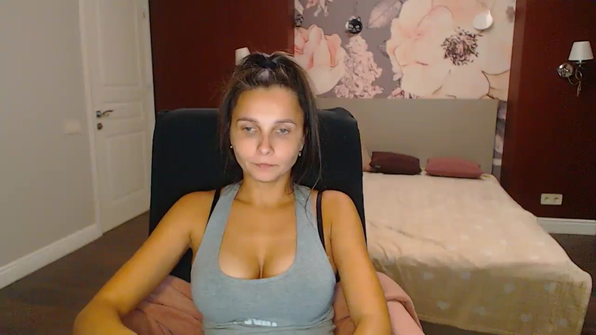 Gallery image thumbnail from Karina_Mils's myfreecams stream on, 10/20/2024, 17:20 image 9 of 20