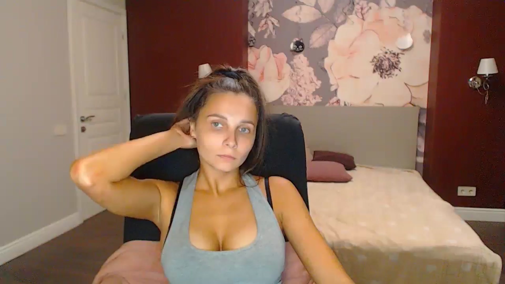 Gallery image thumbnail from Karina_Mils's myfreecams stream on, 10/20/2024, 18:35 image 4 of 20