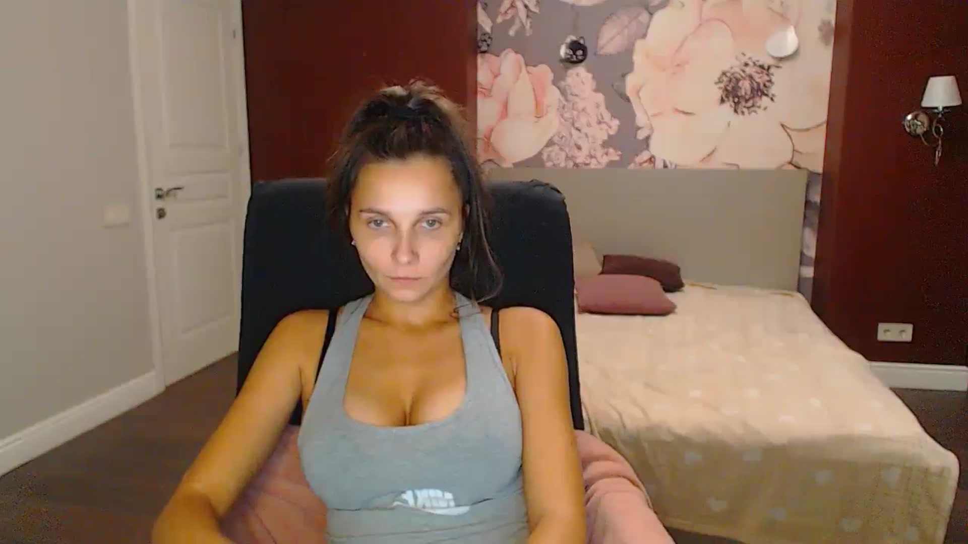 Gallery image thumbnail from Karina_Mils's myfreecams stream on, 10/20/2024, 18:35 image 13 of 20