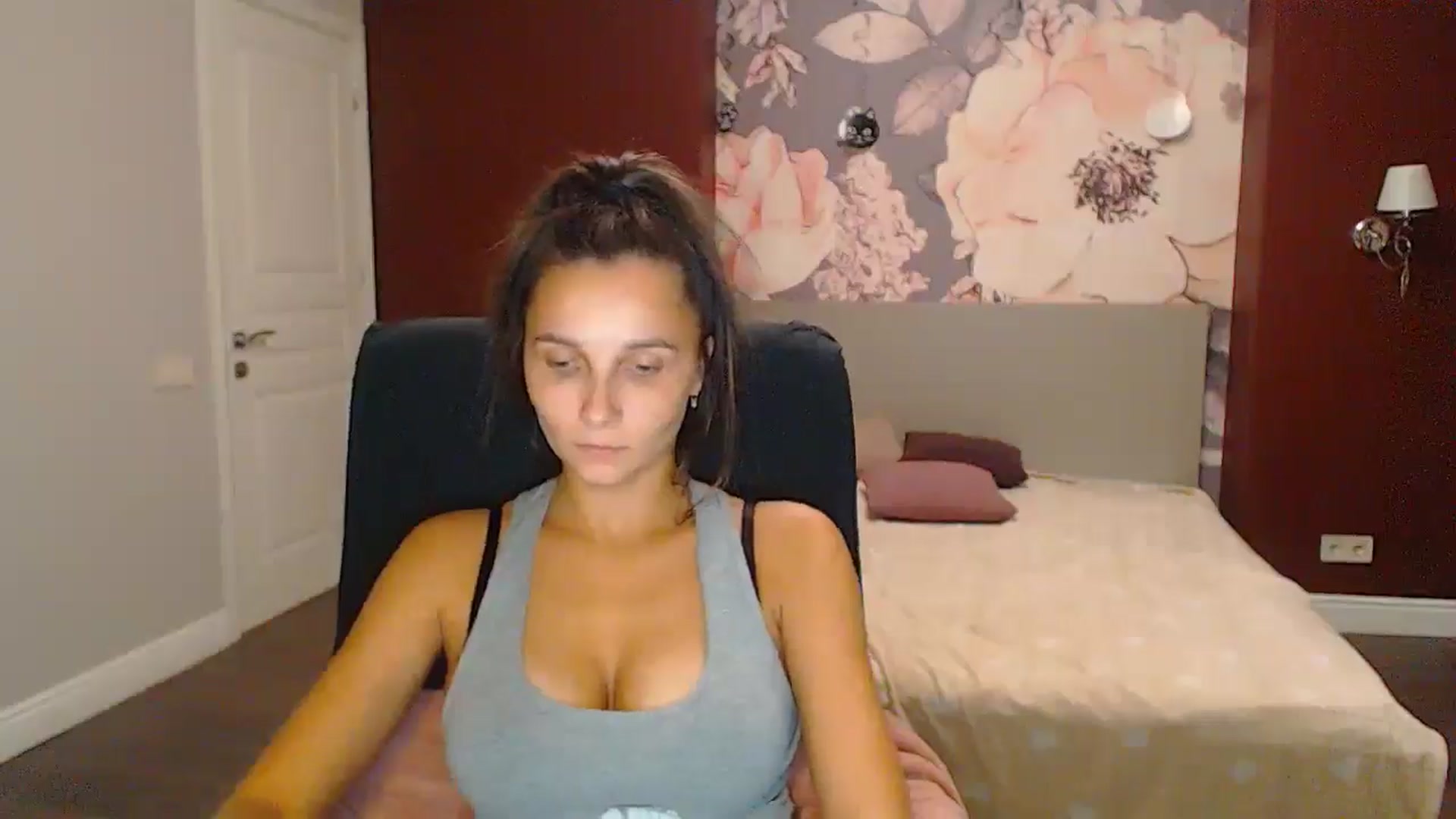 Gallery image thumbnail from Karina_Mils's myfreecams stream on, 10/20/2024, 18:35 image 6 of 20