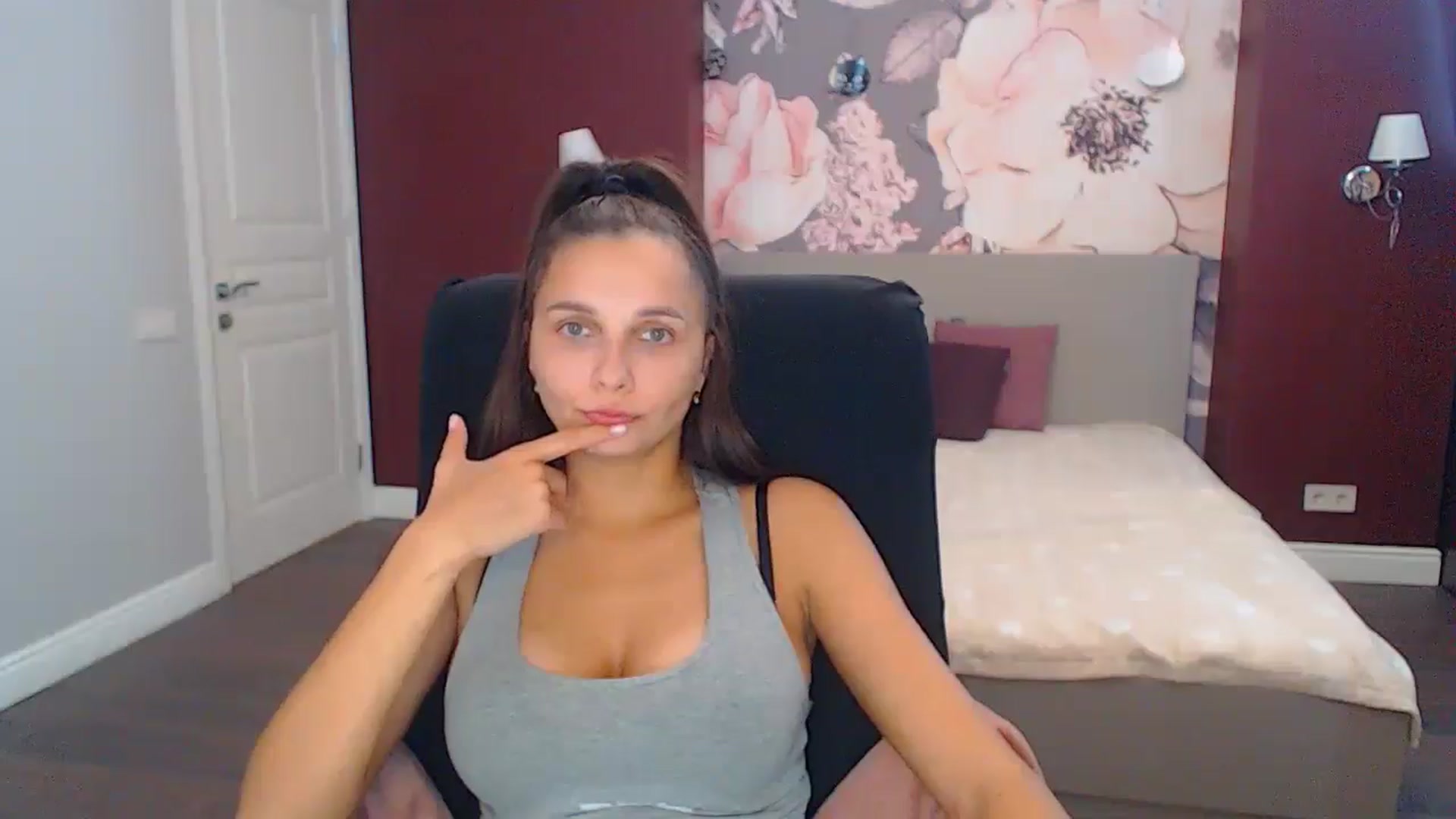 Gallery image thumbnail from Karina_Mils's myfreecams stream on, 10/21/2024, 10:21 image 5 of 20