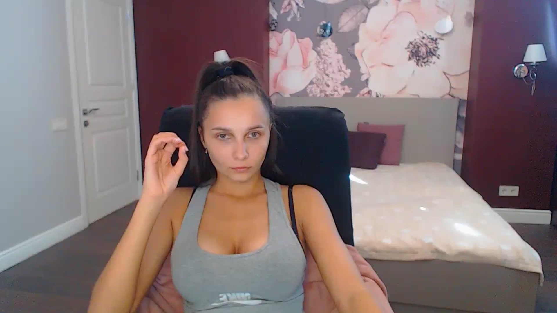 Gallery image thumbnail from Karina_Mils's myfreecams stream on, 10/21/2024, 10:21 image 14 of 20