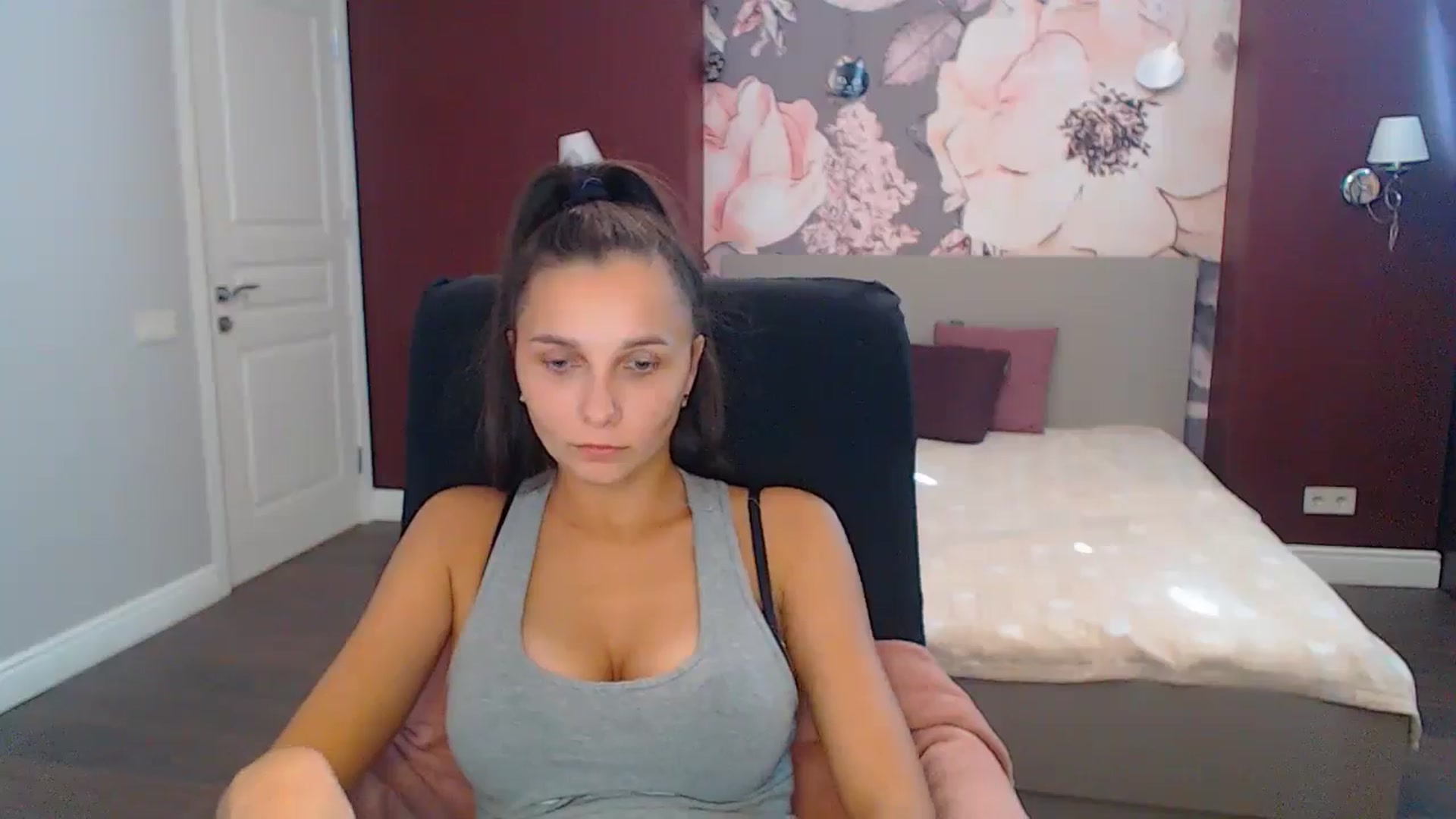 Gallery image thumbnail from Karina_Mils's myfreecams stream on, 10/21/2024, 10:21 image 18 of 20