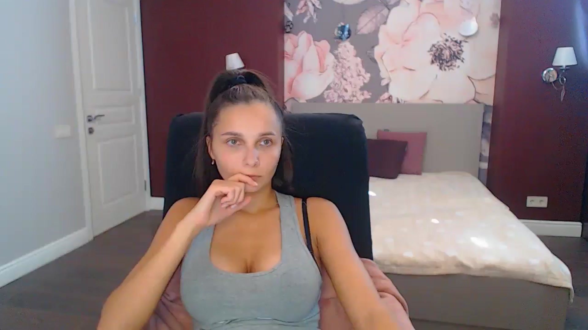 Gallery image thumbnail from Karina_Mils's myfreecams stream on, 10/21/2024, 10:21 image 19 of 20