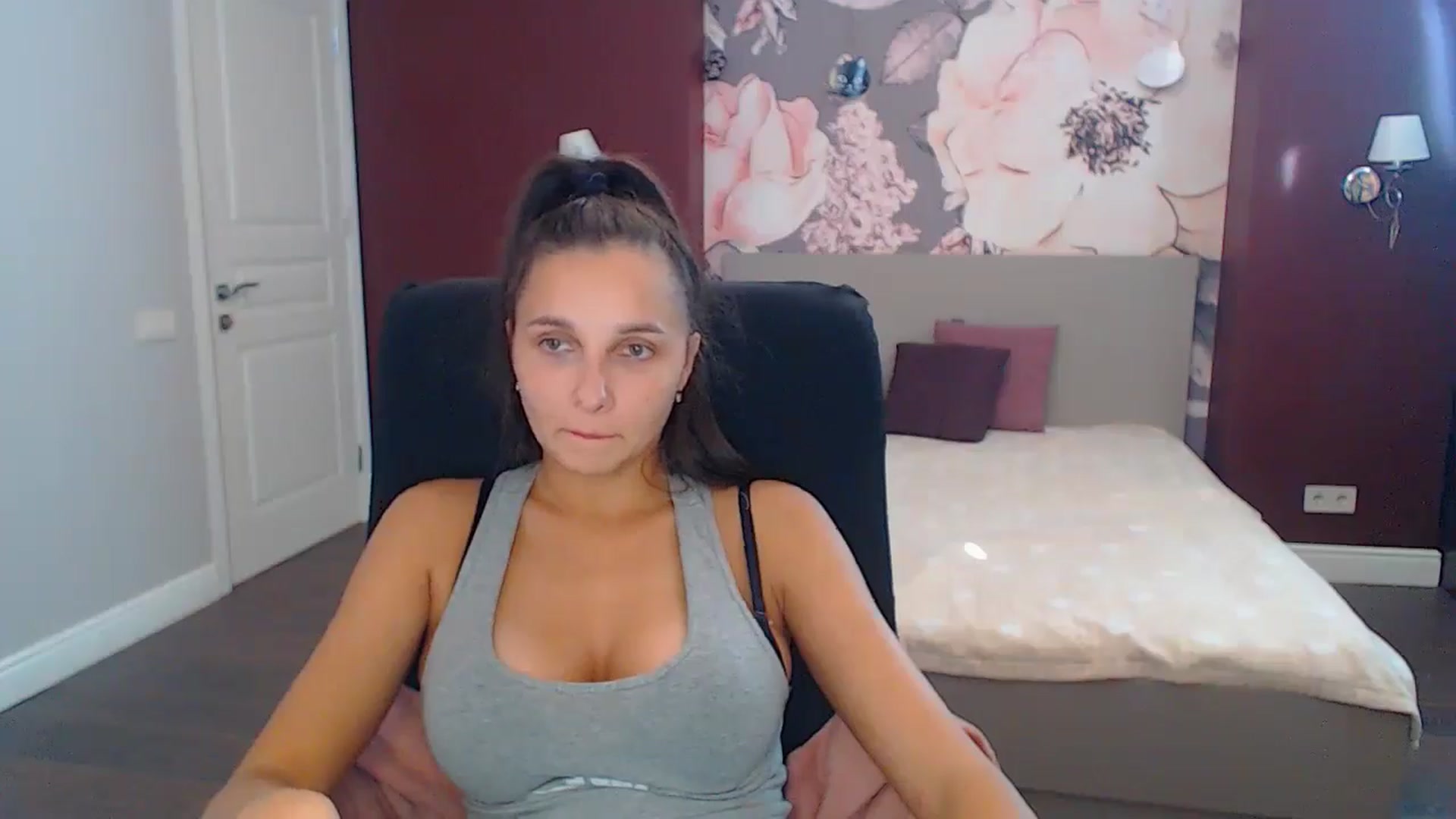 Gallery image thumbnail from Karina_Mils's myfreecams stream on, 10/21/2024, 11:11 image 7 of 20