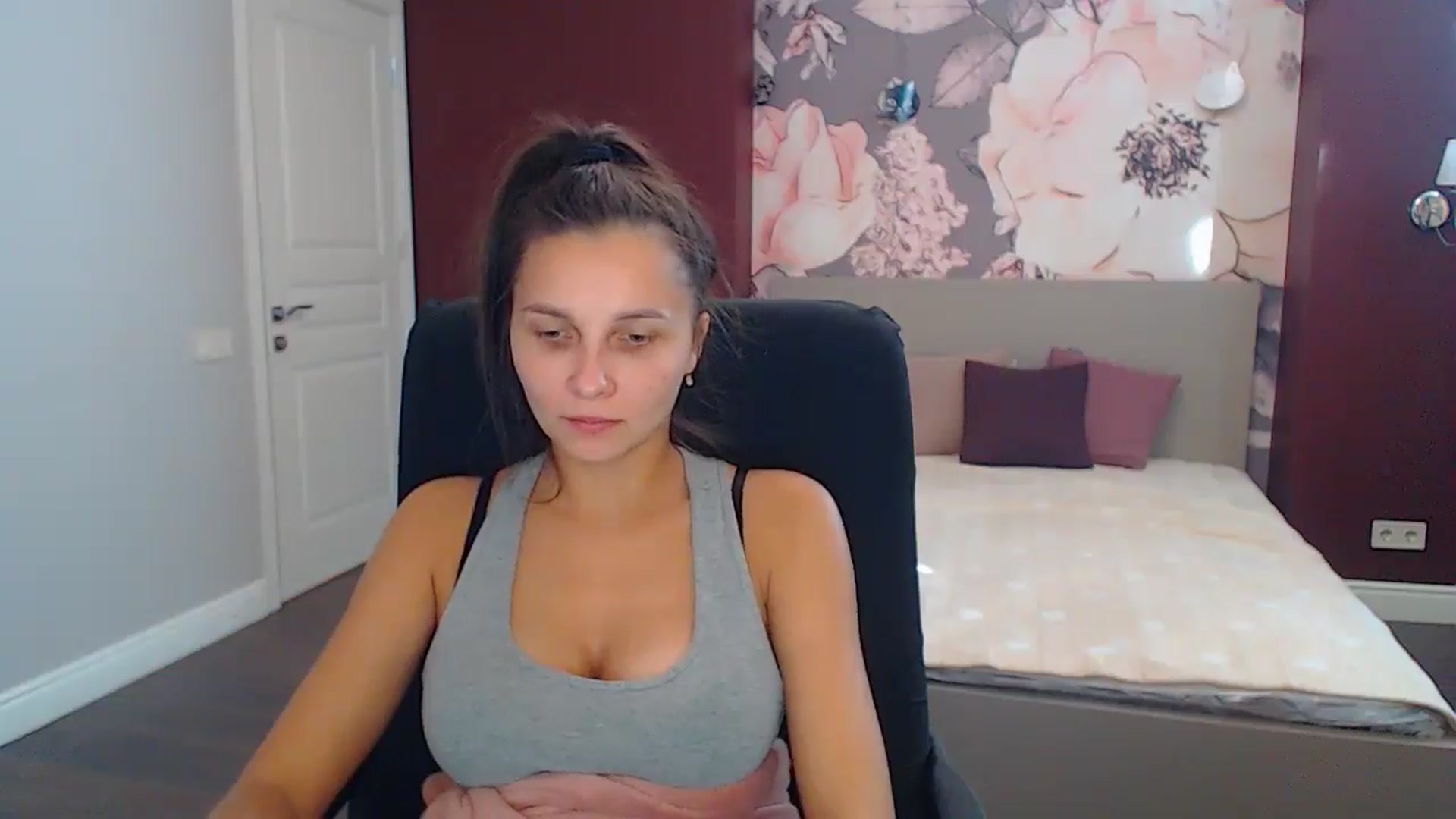 Gallery image thumbnail from Karina_Mils's myfreecams stream on, 10/24/2024, 11:04 image 8 of 20