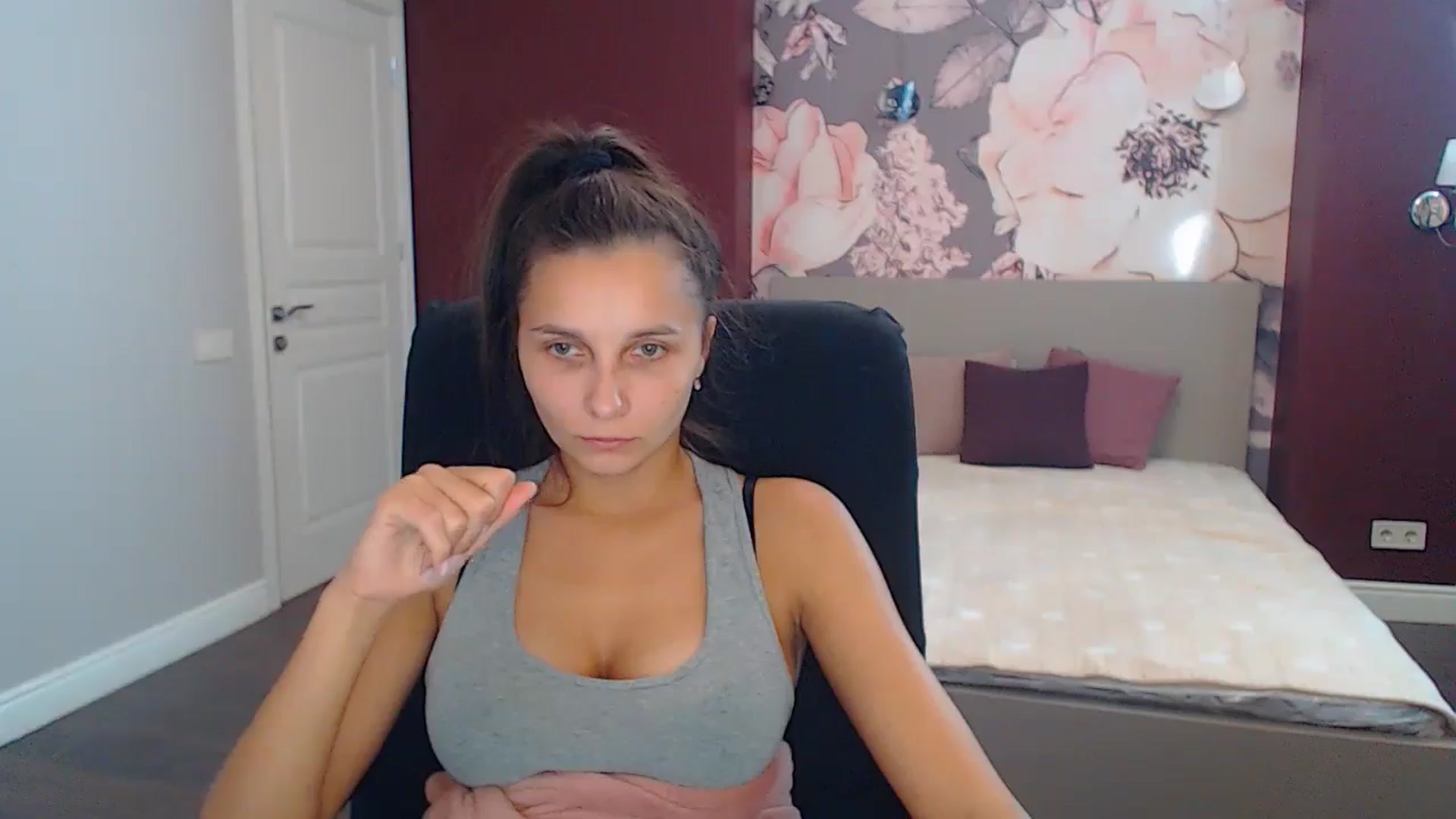 Gallery image thumbnail from Karina_Mils's myfreecams stream on, 10/24/2024, 11:04 image 13 of 20