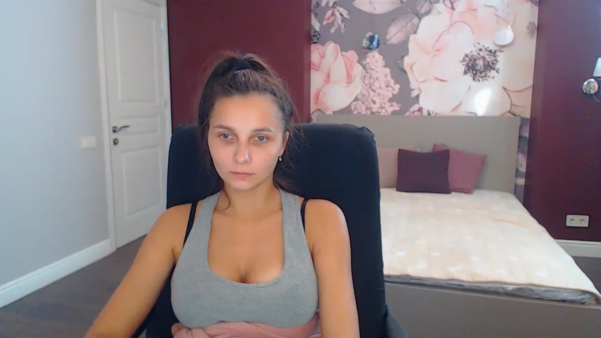 Gallery image thumbnail from Karina_Mils's myfreecams stream on, 10/24/2024, 11:04 image 19 of 20