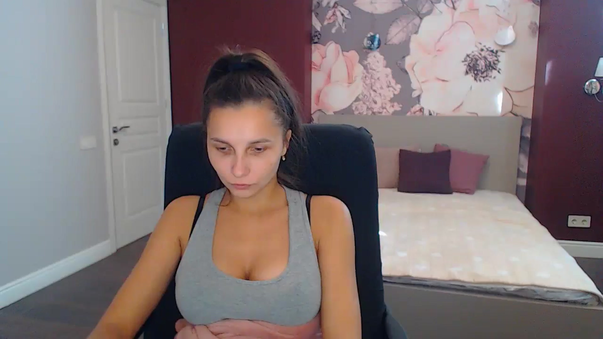 Gallery image thumbnail from Karina_Mils's myfreecams stream on, 10/24/2024, 11:04 image 5 of 20