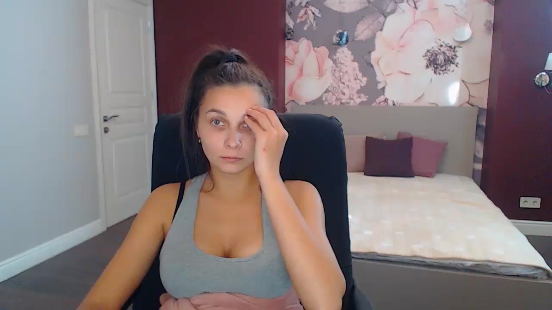 Gallery image thumbnail from Karina_Mils's myfreecams stream on, 10/24/2024, 11:04 image 10 of 20