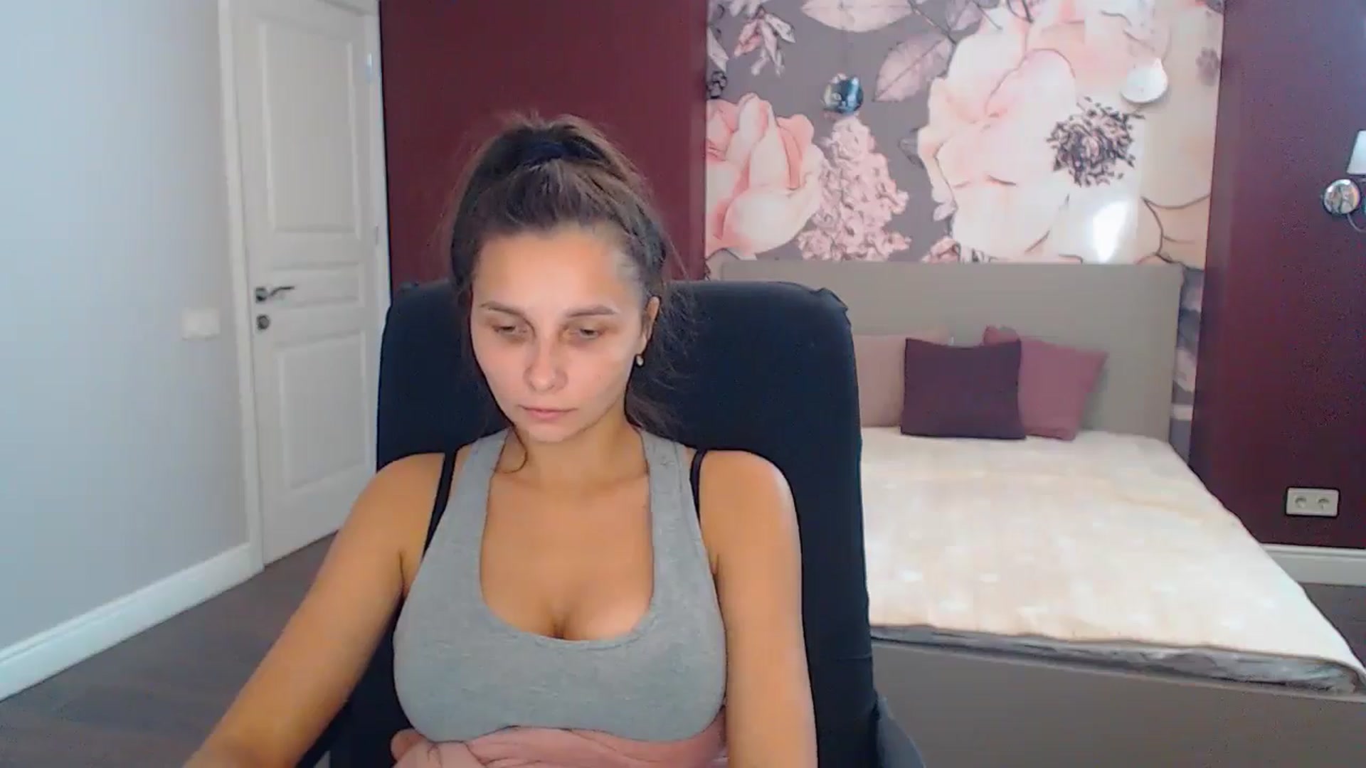 Gallery image thumbnail from Karina_Mils's myfreecams stream on, 10/24/2024, 11:04 image 15 of 20