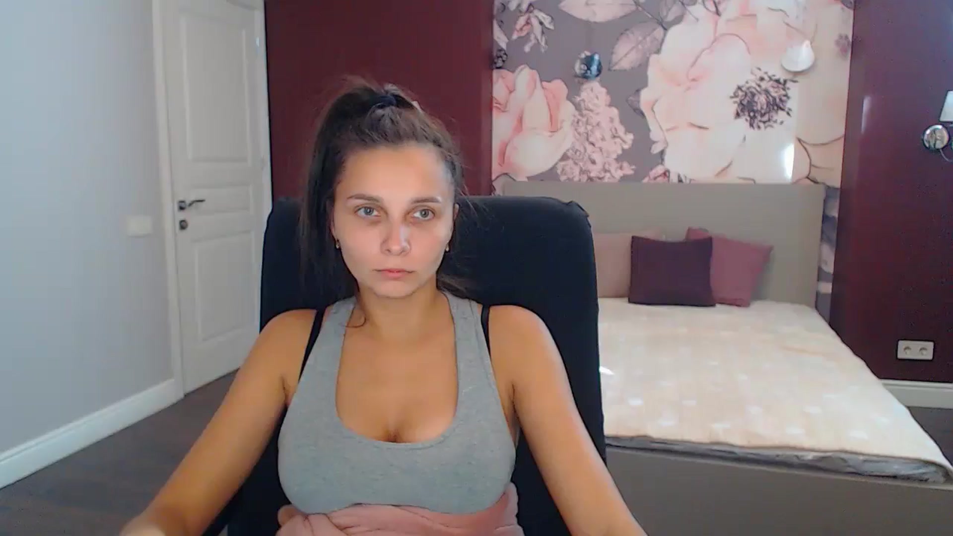 Gallery image thumbnail from Karina_Mils's myfreecams stream on, 10/24/2024, 11:04 image 6 of 20
