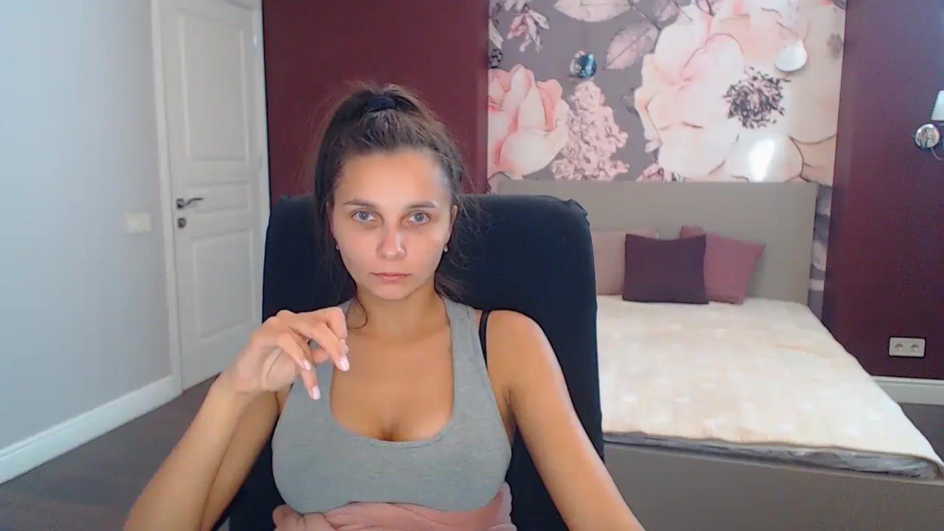 Gallery image thumbnail from Karina_Mils's myfreecams stream on, 10/24/2024, 11:04 image 17 of 20