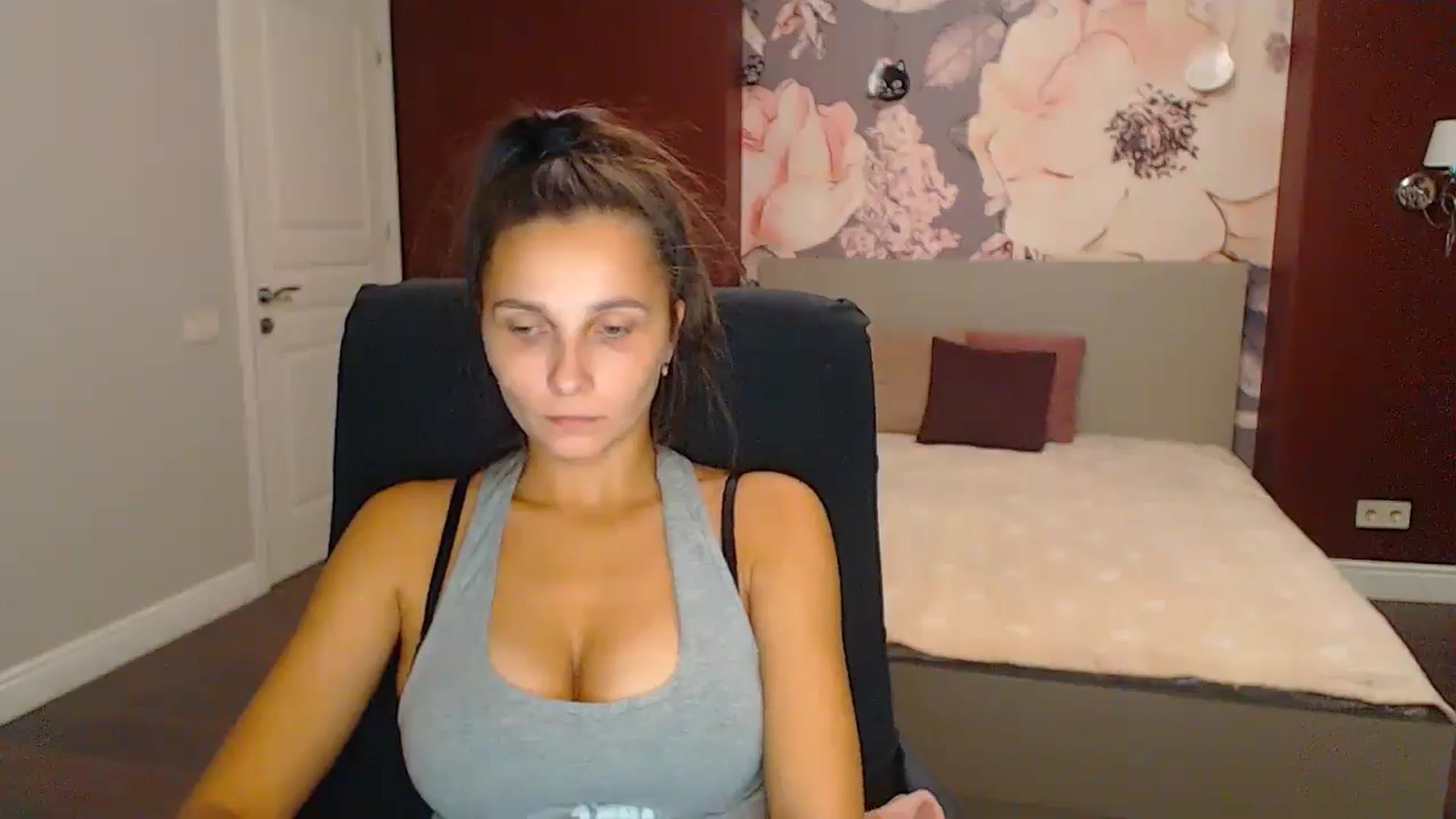 Gallery image thumbnail from Karina_Mils's myfreecams stream on, 10/25/2024, 15:51 image 20 of 20