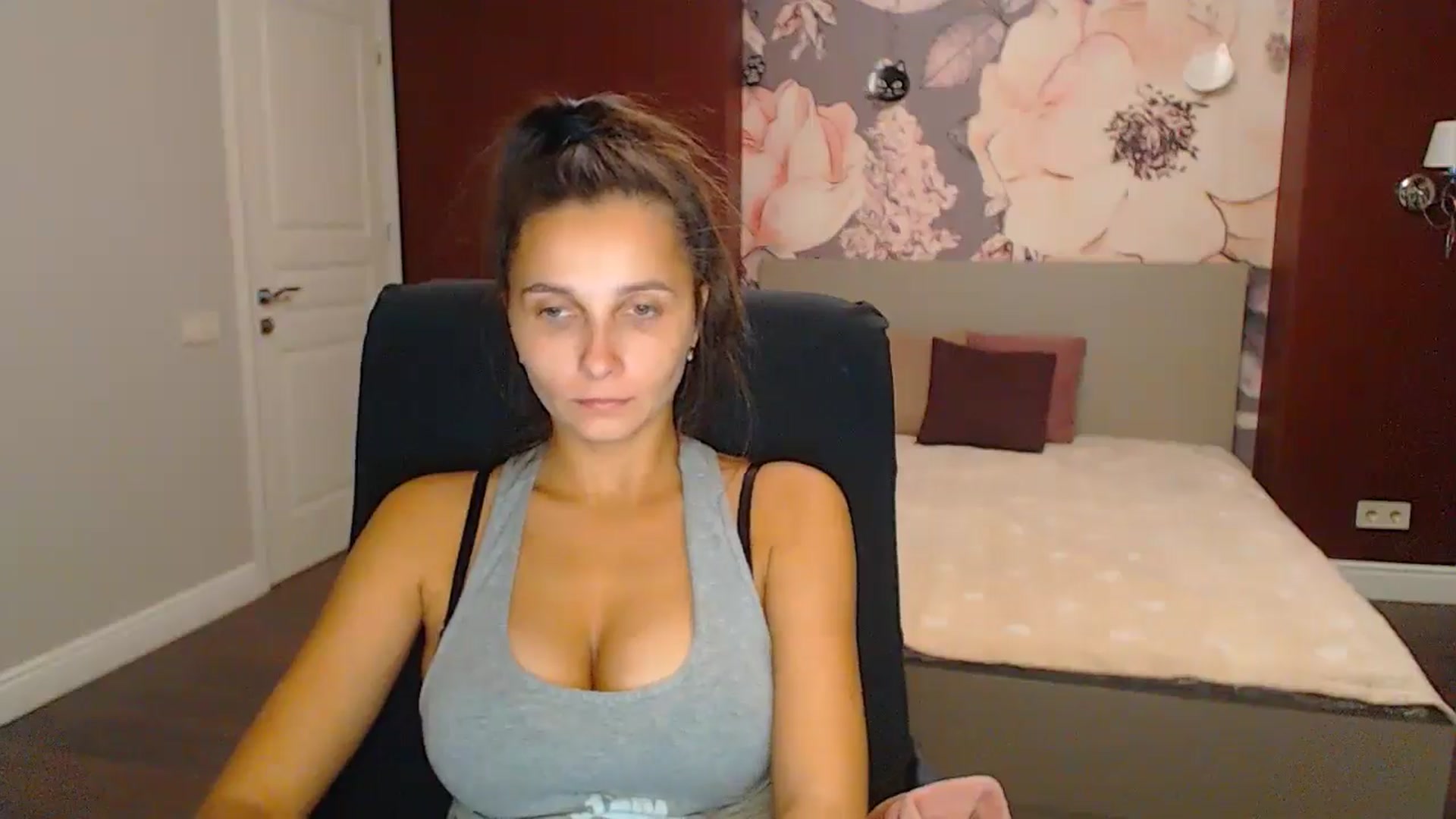 Gallery image thumbnail from Karina_Mils's myfreecams stream on, 10/25/2024, 15:51 image 18 of 20
