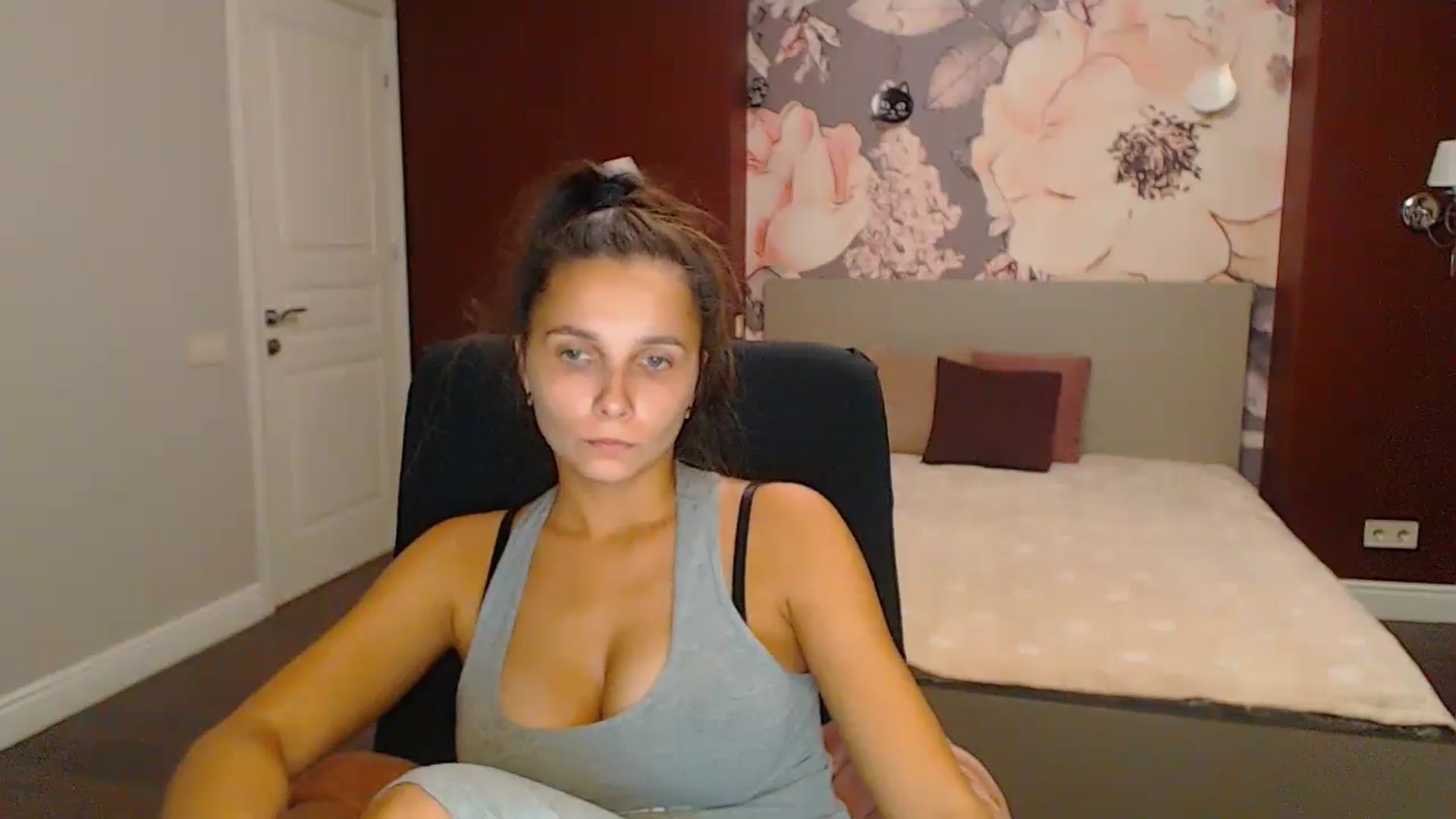 Gallery image thumbnail from Karina_Mils's myfreecams stream on, 10/25/2024, 18:20 image 7 of 20