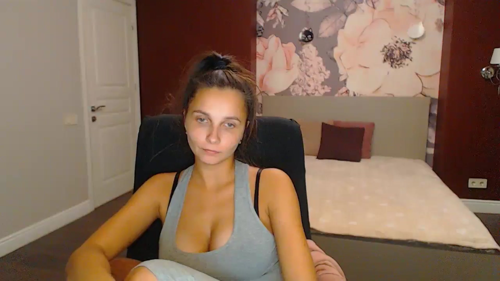 Gallery image thumbnail from Karina_Mils's myfreecams stream on, 10/25/2024, 18:20 image 5 of 20