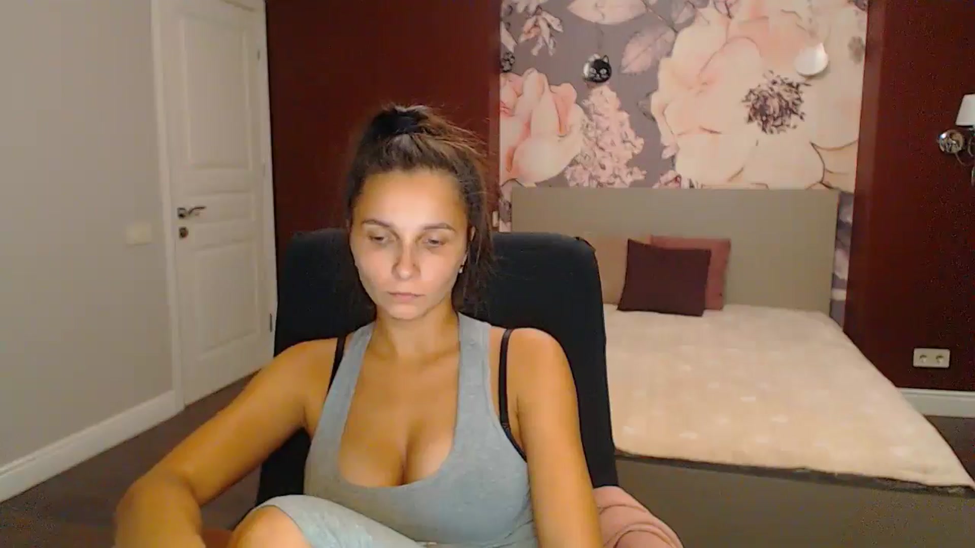Gallery image thumbnail from Karina_Mils's myfreecams stream on, 10/25/2024, 18:20 image 12 of 20