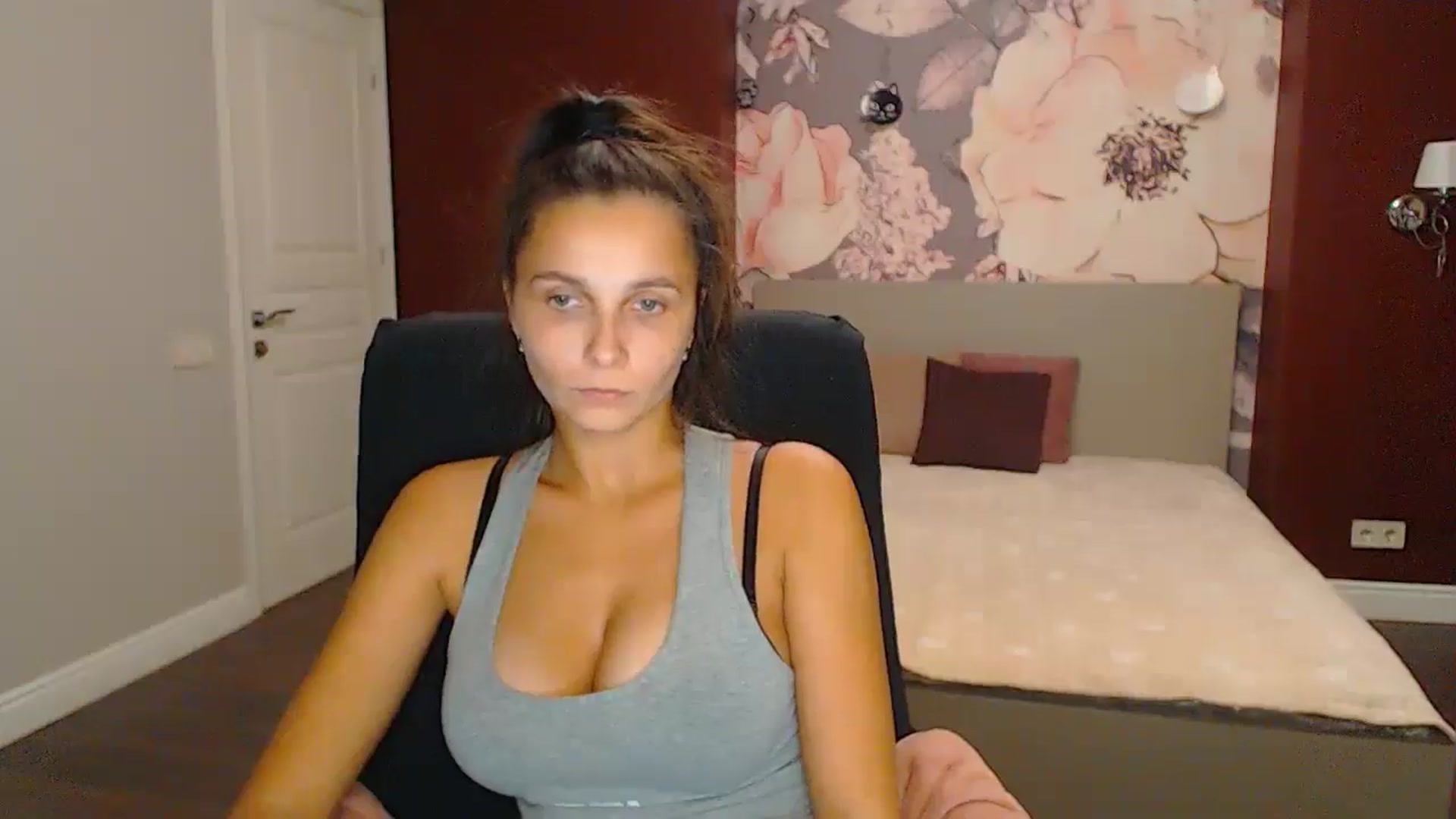 Gallery image thumbnail from Karina_Mils's myfreecams stream on, 10/25/2024, 18:46 image 9 of 20
