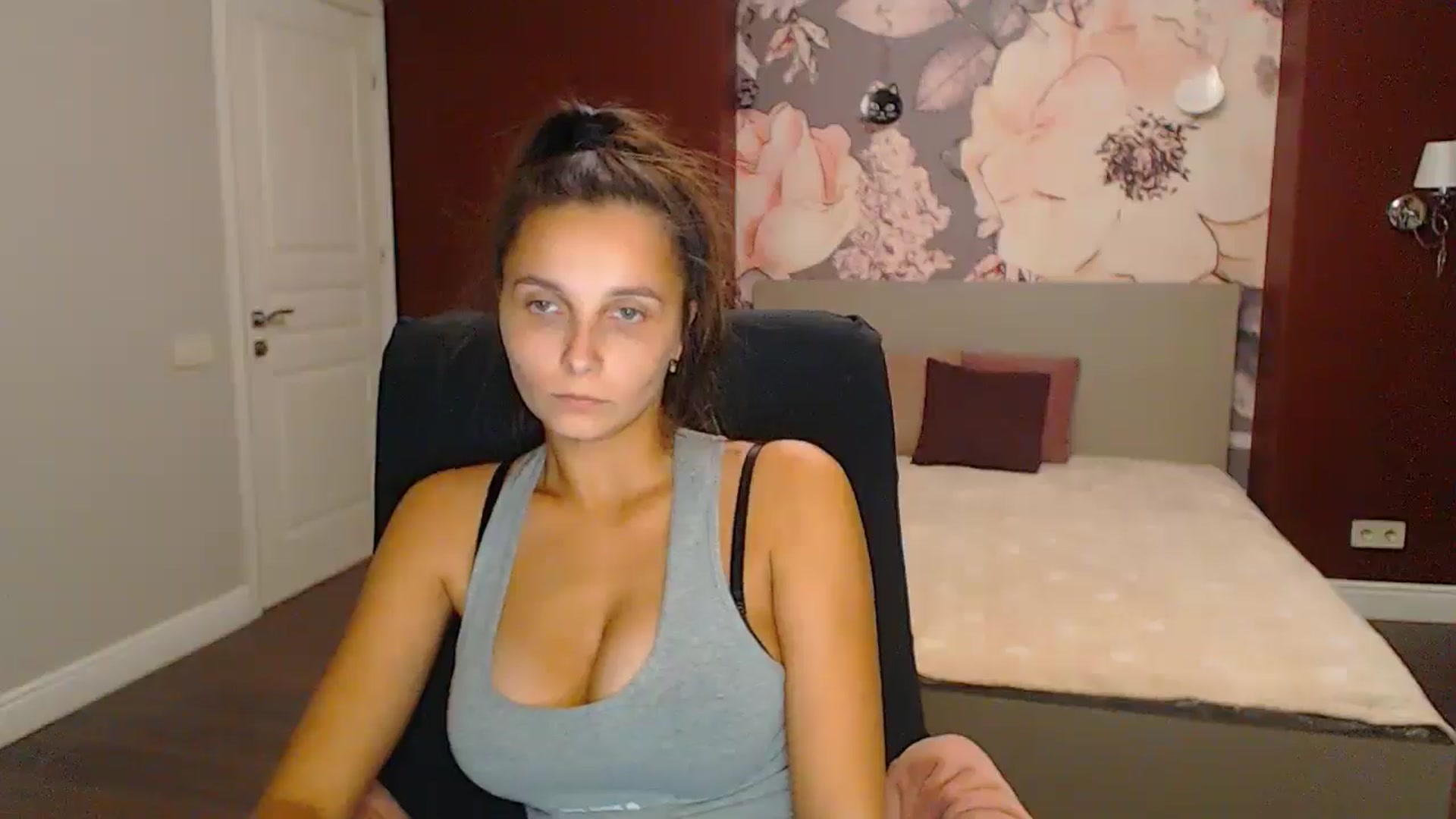 Gallery image thumbnail from Karina_Mils's myfreecams stream on, 10/25/2024, 18:46 image 11 of 20