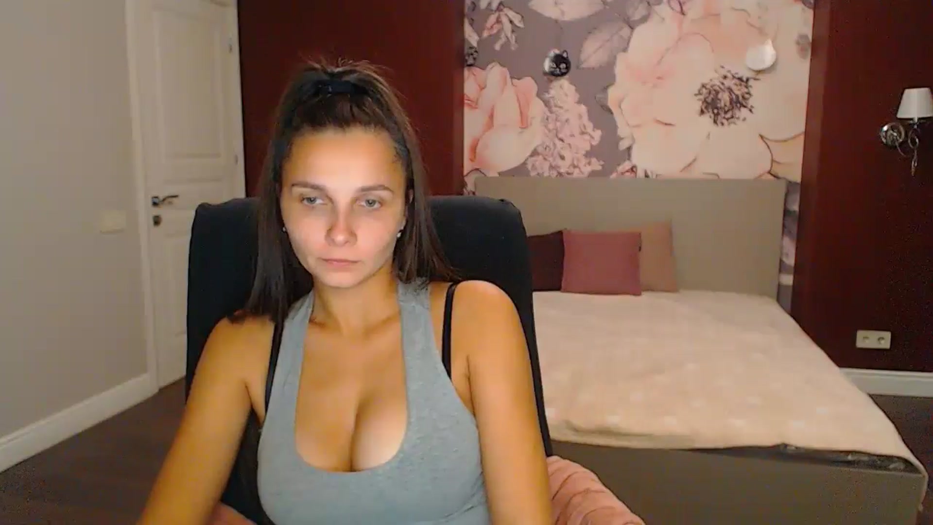 Gallery image thumbnail from Karina_Mils's myfreecams stream on, 10/26/2024, 15:12 image 19 of 20