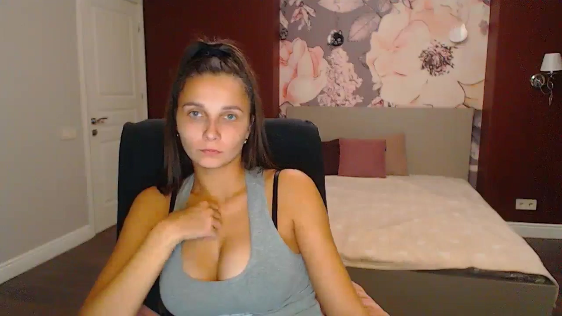 Gallery image thumbnail from Karina_Mils's myfreecams stream on, 10/26/2024, 15:12 image 18 of 20