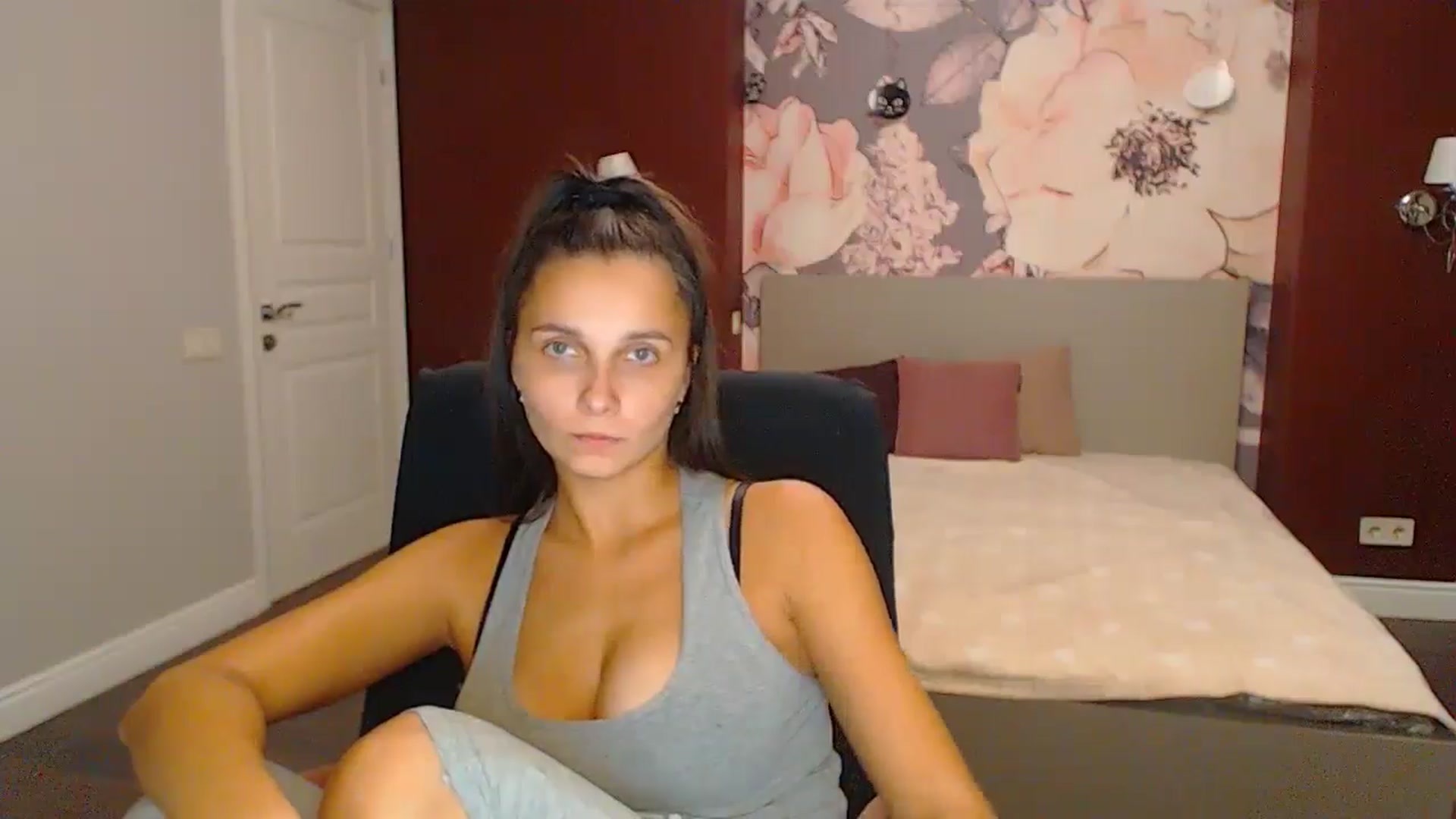 Gallery image thumbnail from Karina_Mils's myfreecams stream on, 10/26/2024, 17:03 image 4 of 20