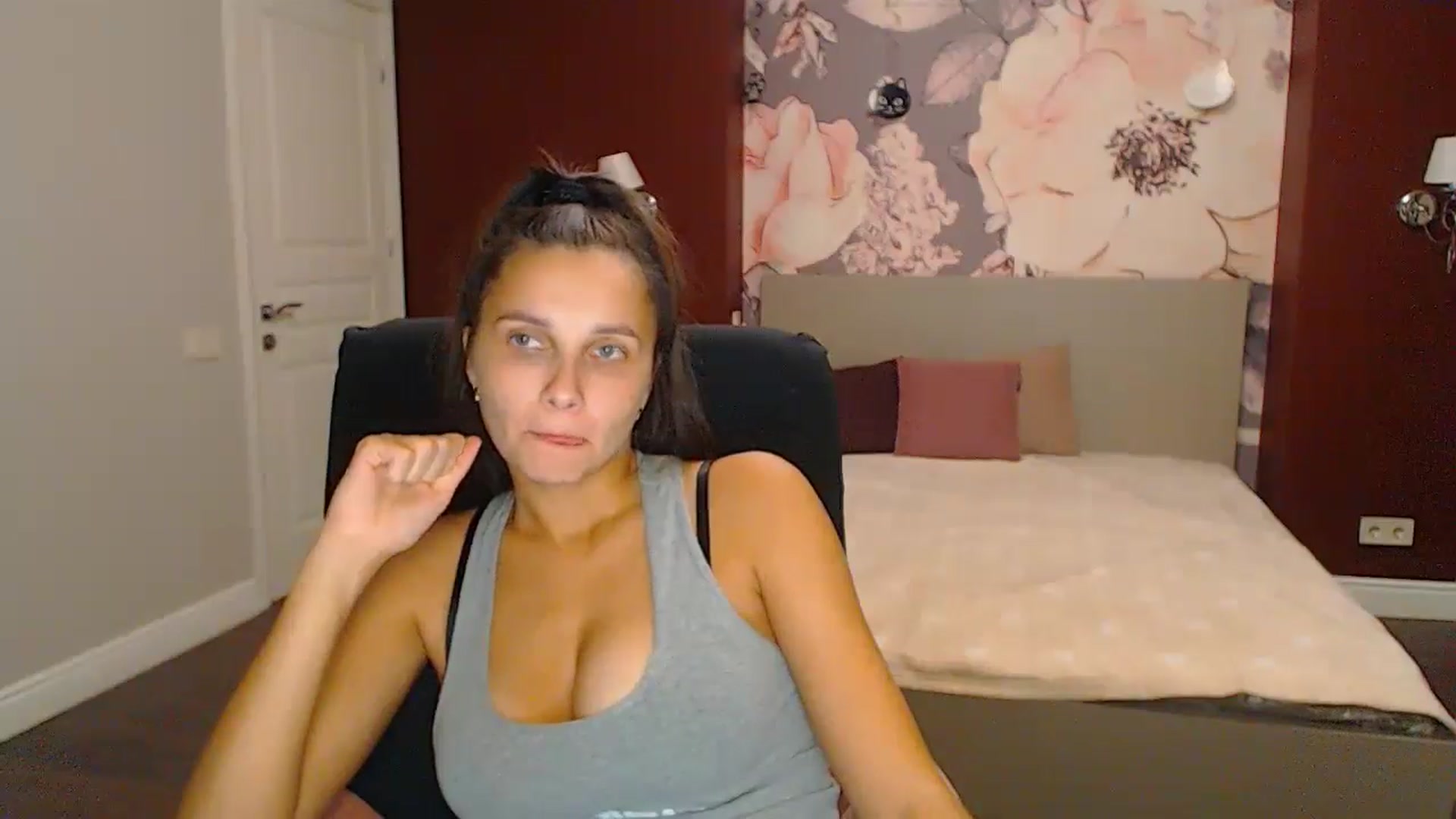 Gallery image thumbnail from Karina_Mils's myfreecams stream on, 10/26/2024, 17:03 image 19 of 20