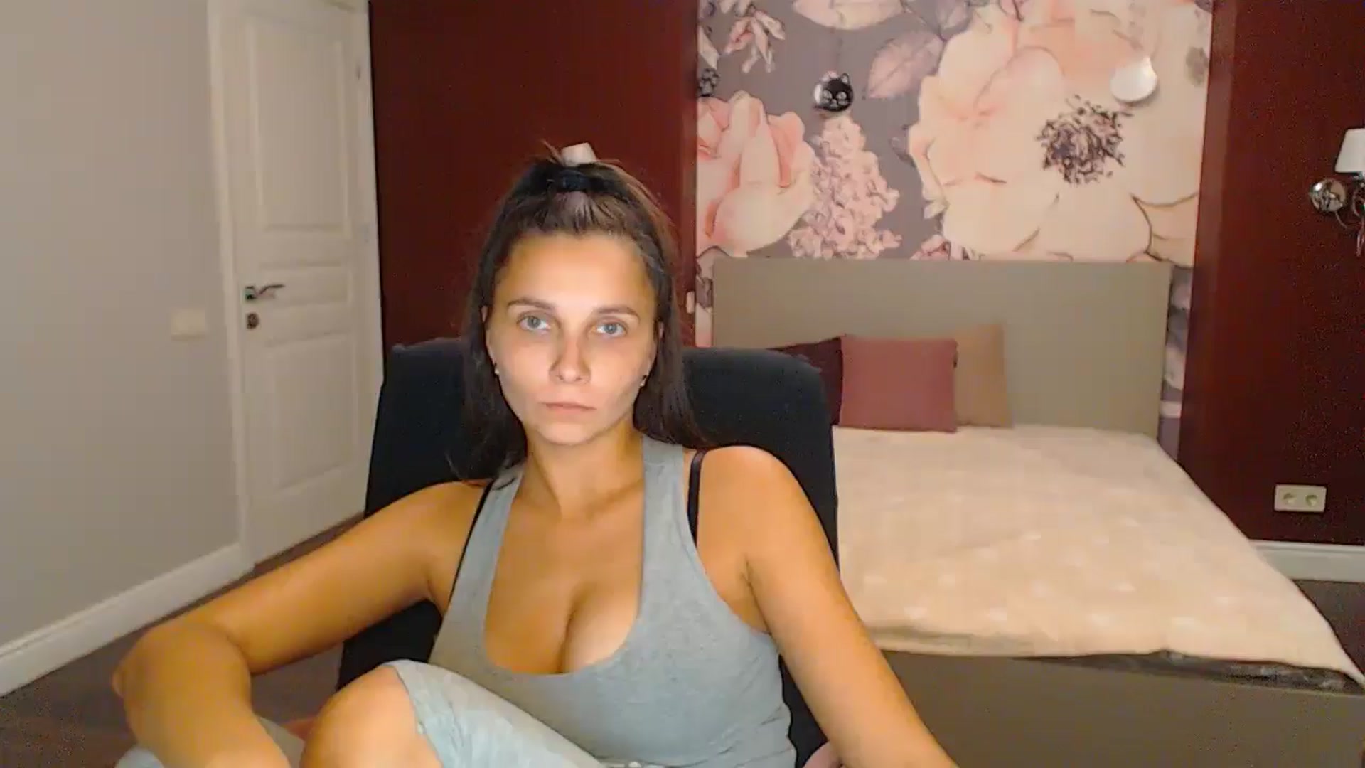 Gallery image thumbnail from Karina_Mils's myfreecams stream on, 10/26/2024, 17:03 image 2 of 20