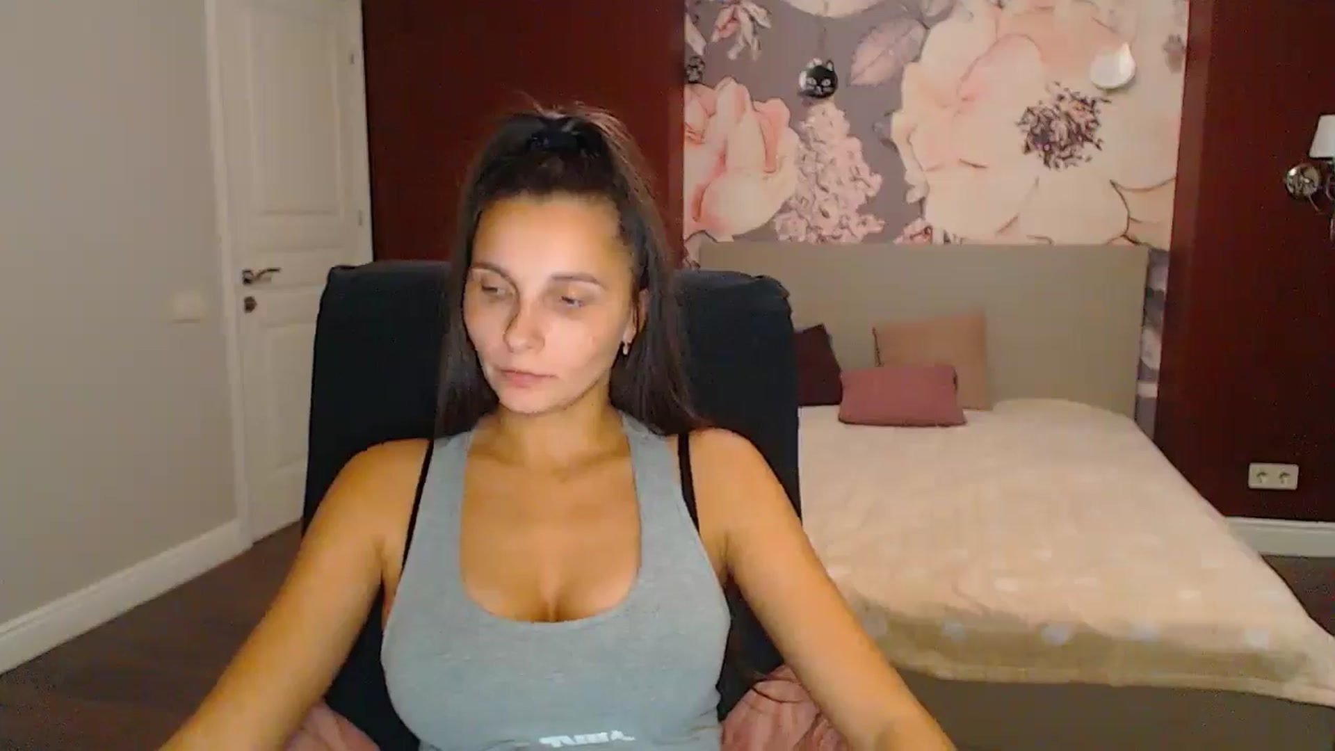 Gallery image thumbnail from Karina_Mils's myfreecams stream on, 10/26/2024, 19:20 image 11 of 20