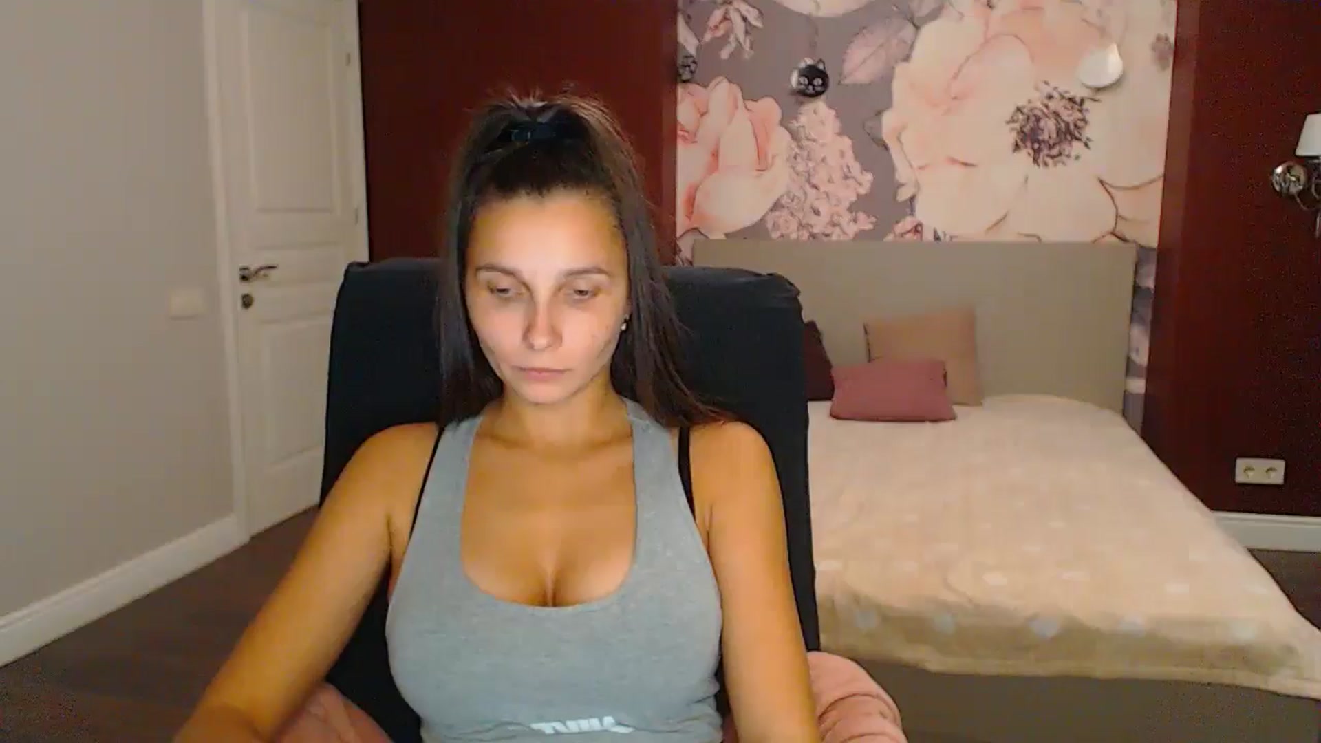 Gallery image thumbnail from Karina_Mils's myfreecams stream on, 10/26/2024, 19:20 image 10 of 20