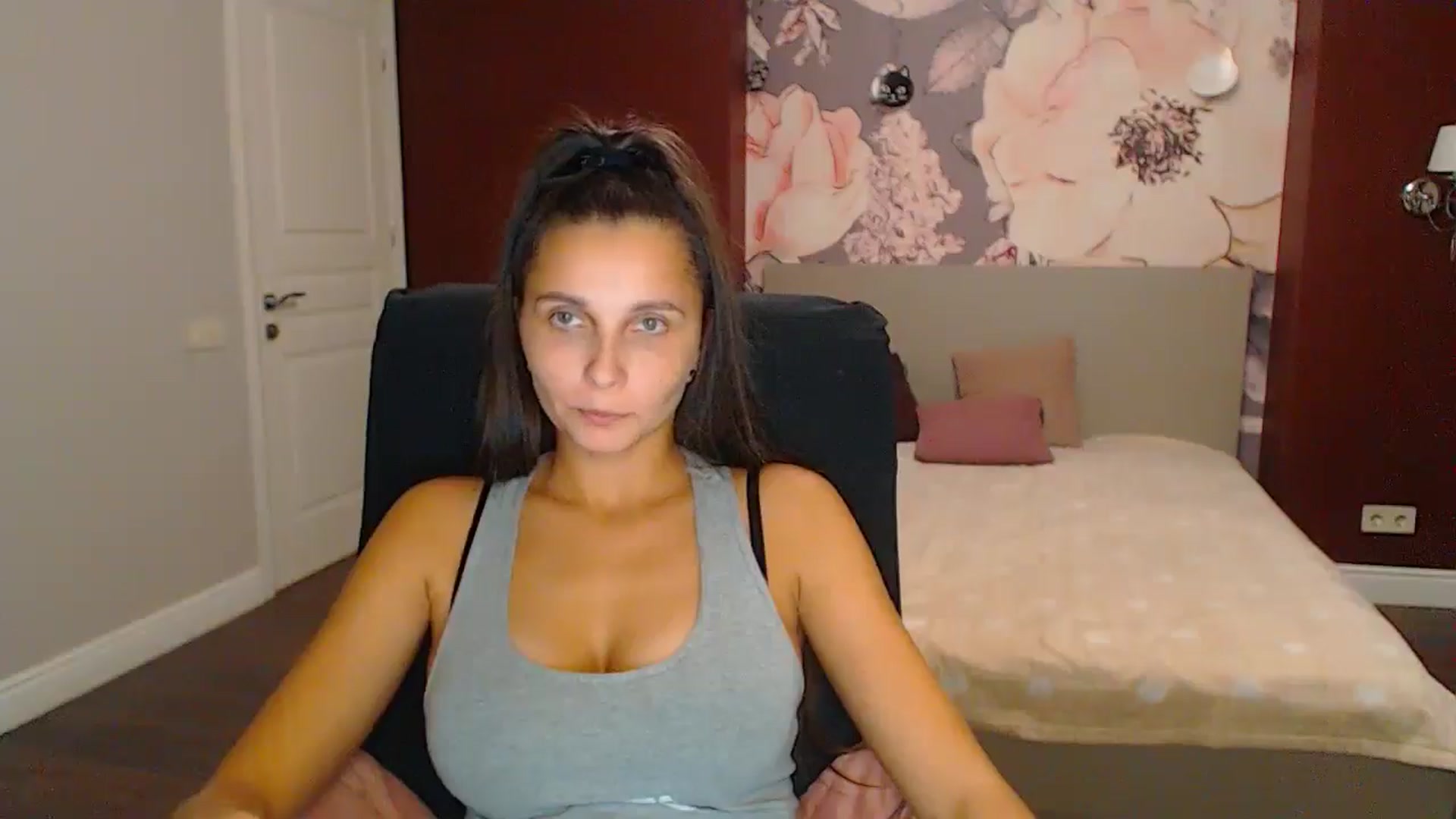 Gallery image thumbnail from Karina_Mils's myfreecams stream on, 10/26/2024, 19:20 image 13 of 20