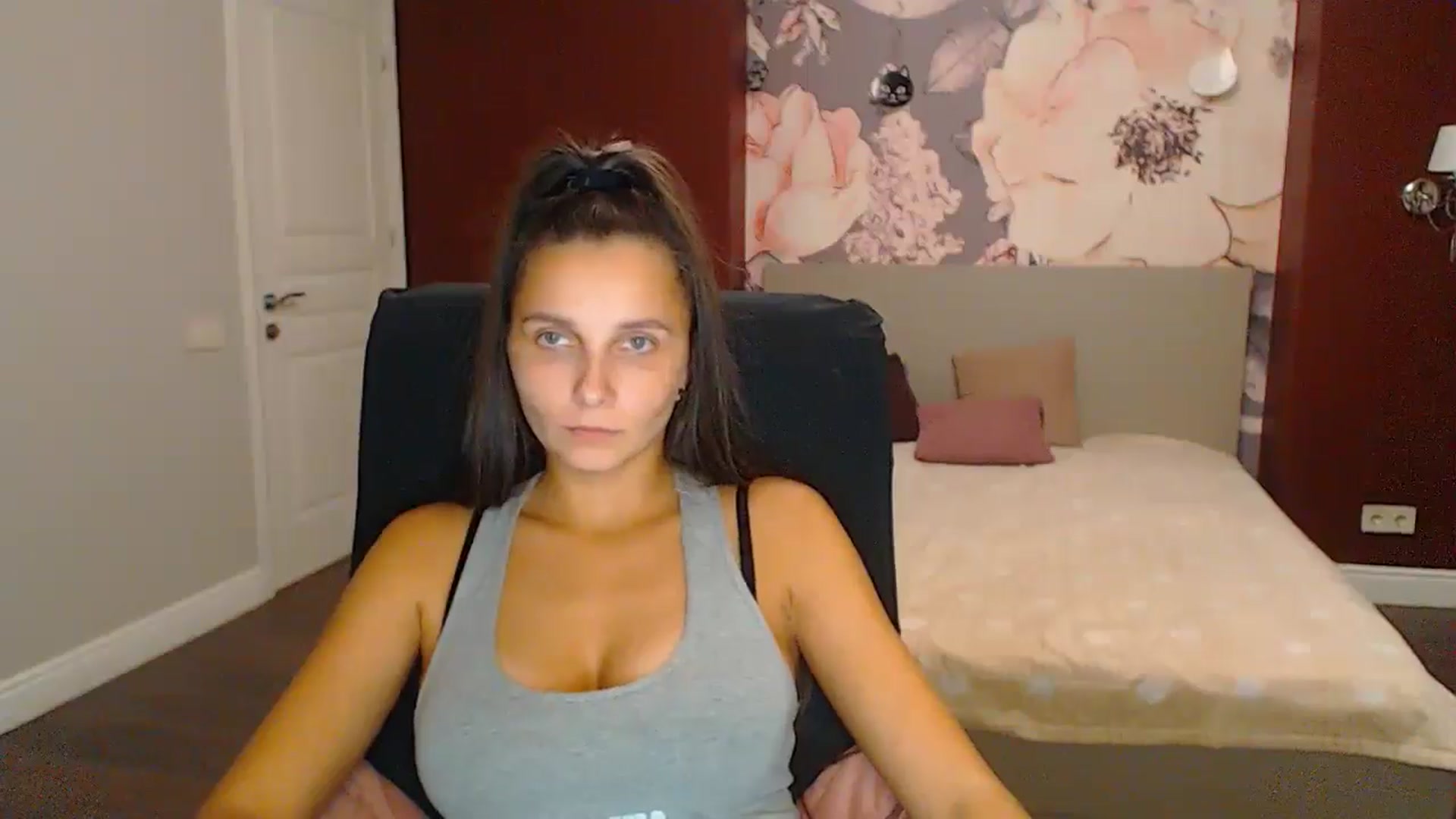 Gallery image thumbnail from Karina_Mils's myfreecams stream on, 10/26/2024, 19:20 image 19 of 20