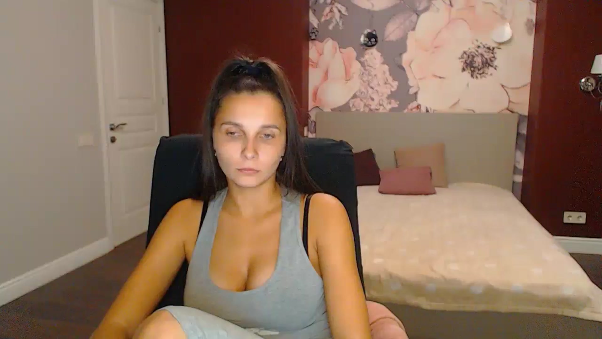 Gallery image thumbnail from Karina_Mils's myfreecams stream on, 10/26/2024, 19:20 image 3 of 20