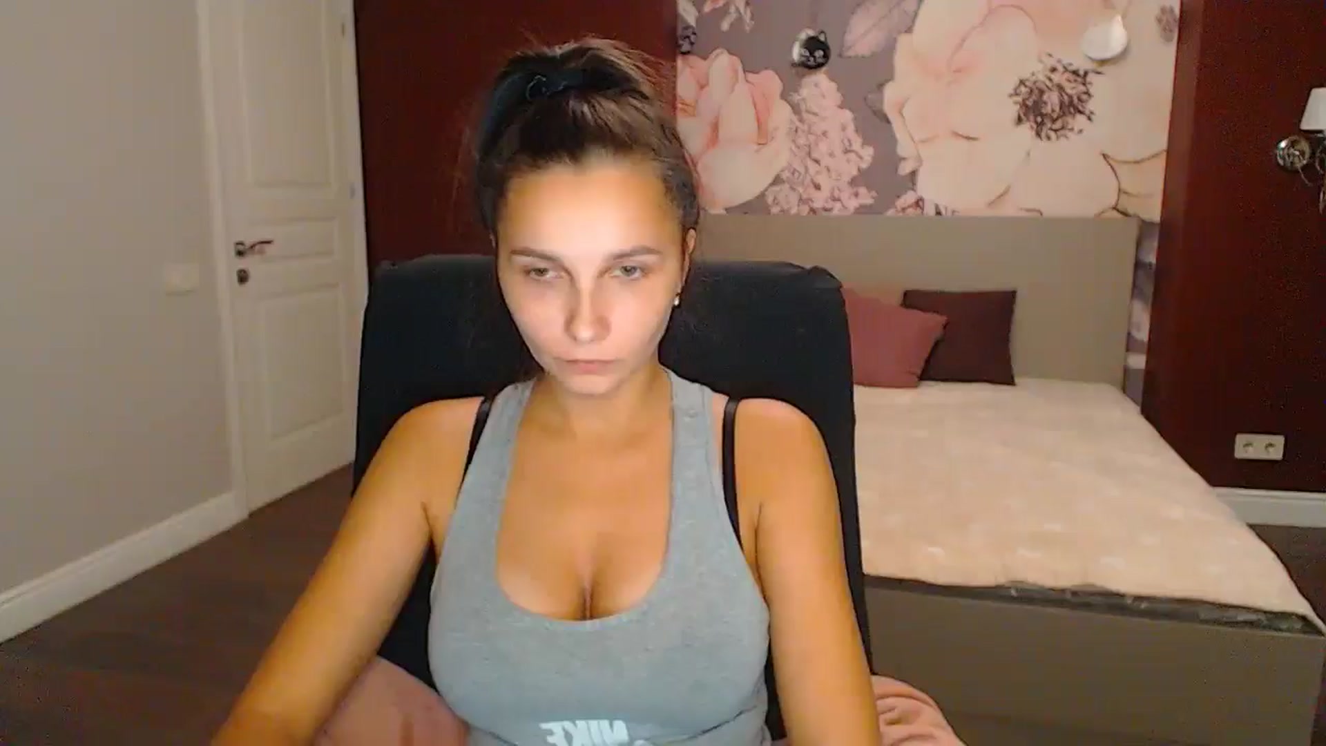 Gallery image thumbnail from Karina_Mils's myfreecams stream on, 10/27/2024, 17:09 image 8 of 20