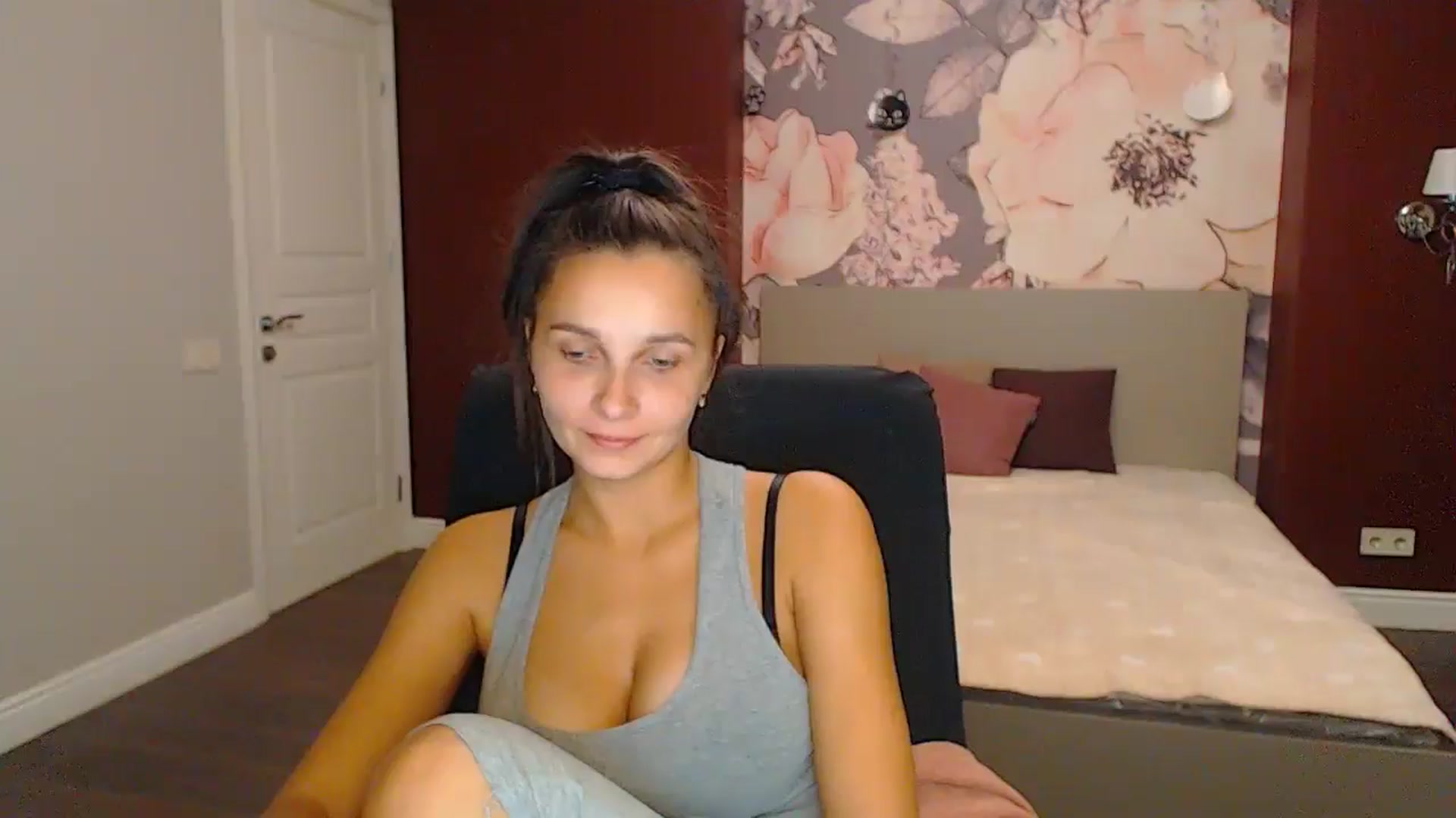 Gallery image thumbnail from Karina_Mils's myfreecams stream on, 10/27/2024, 17:09 image 19 of 20