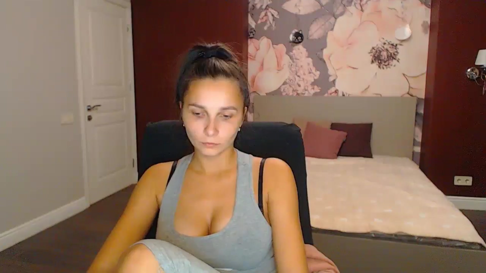 Gallery image thumbnail from Karina_Mils's myfreecams stream on, 10/27/2024, 17:09 image 15 of 20