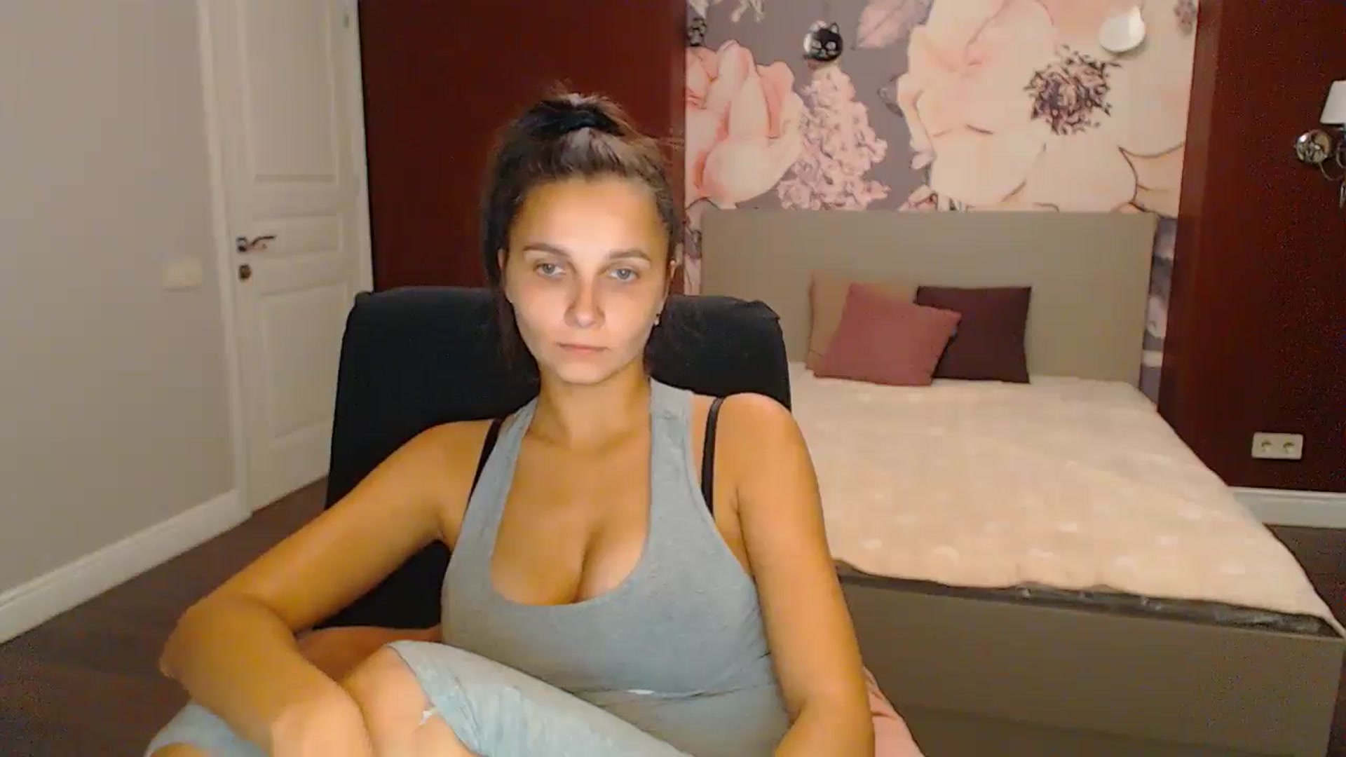 Gallery image thumbnail from Karina_Mils's myfreecams stream on, 10/27/2024, 18:44 image 5 of 20