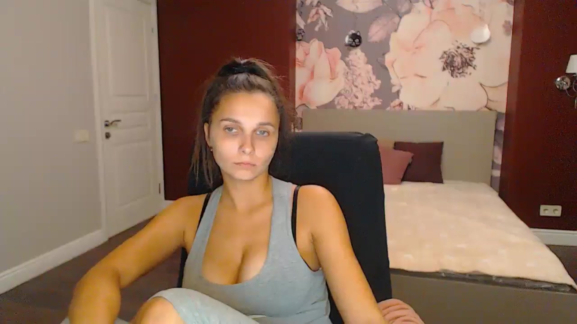Gallery image thumbnail from Karina_Mils's myfreecams stream on, 10/27/2024, 18:44 image 14 of 20