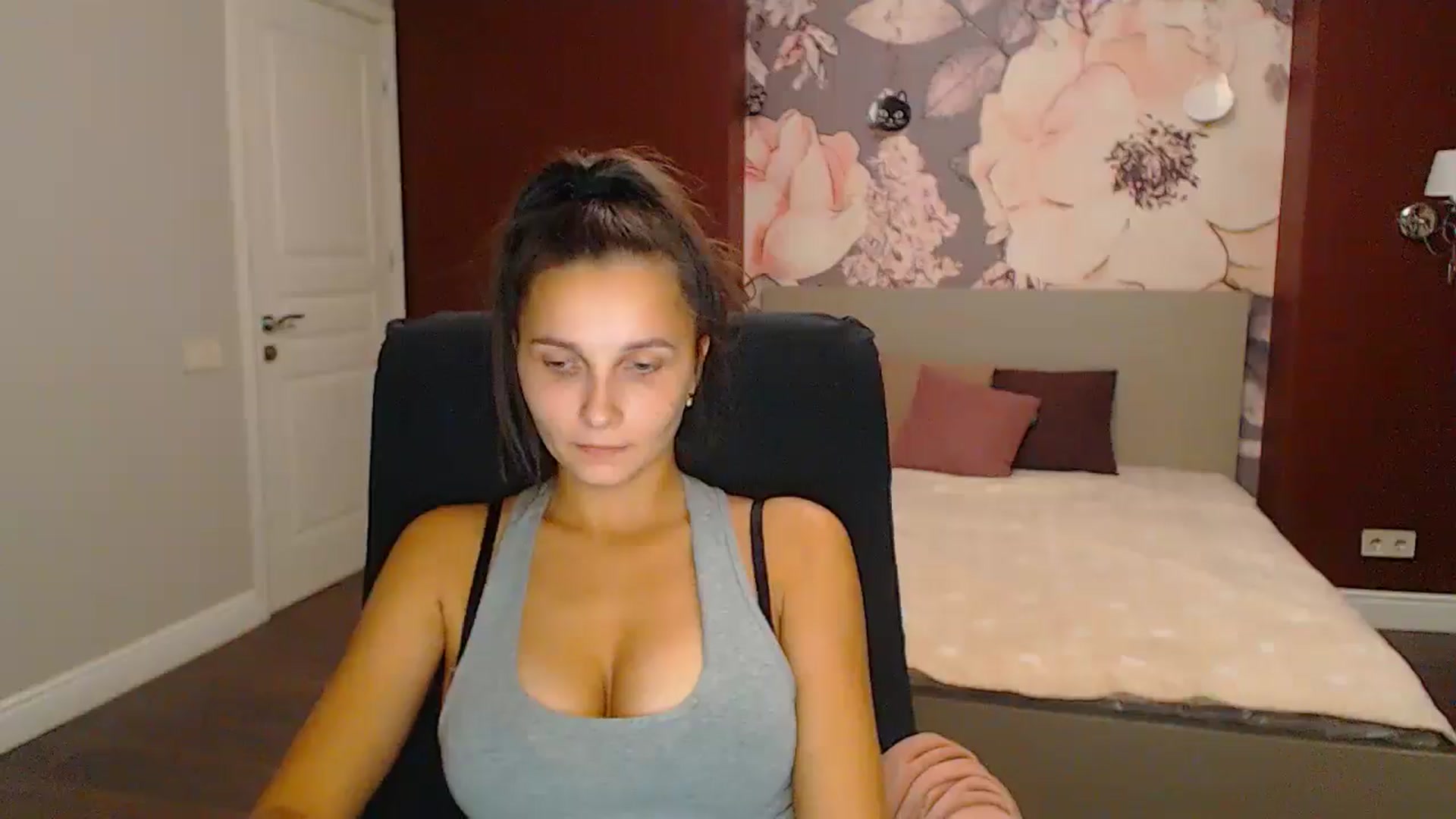 Gallery image thumbnail from Karina_Mils's myfreecams stream on, 10/27/2024, 18:44 image 19 of 20