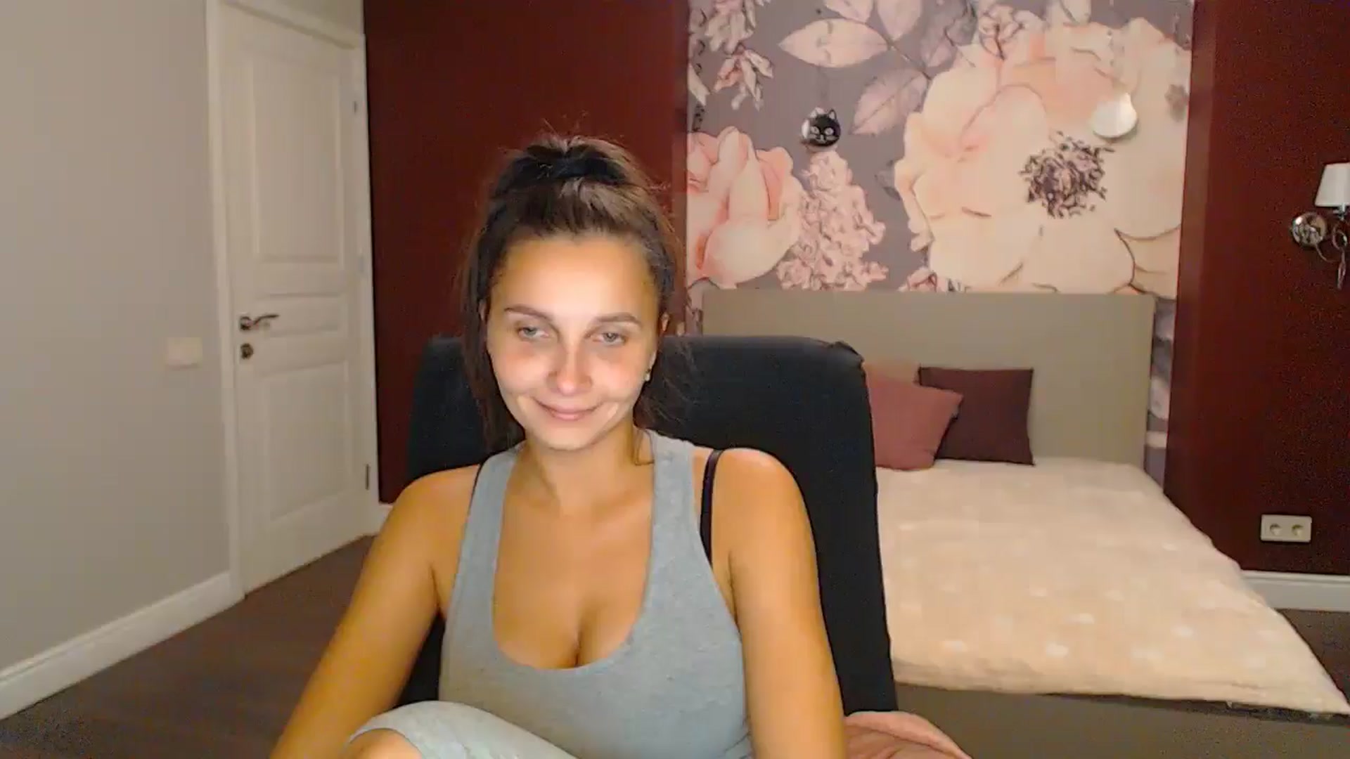 Gallery image thumbnail from Karina_Mils's myfreecams stream on, 10/27/2024, 20:38 image 1 of 20