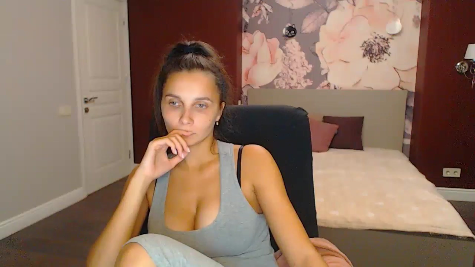 Gallery image thumbnail from Karina_Mils's myfreecams stream on, 10/27/2024, 20:38 image 5 of 20