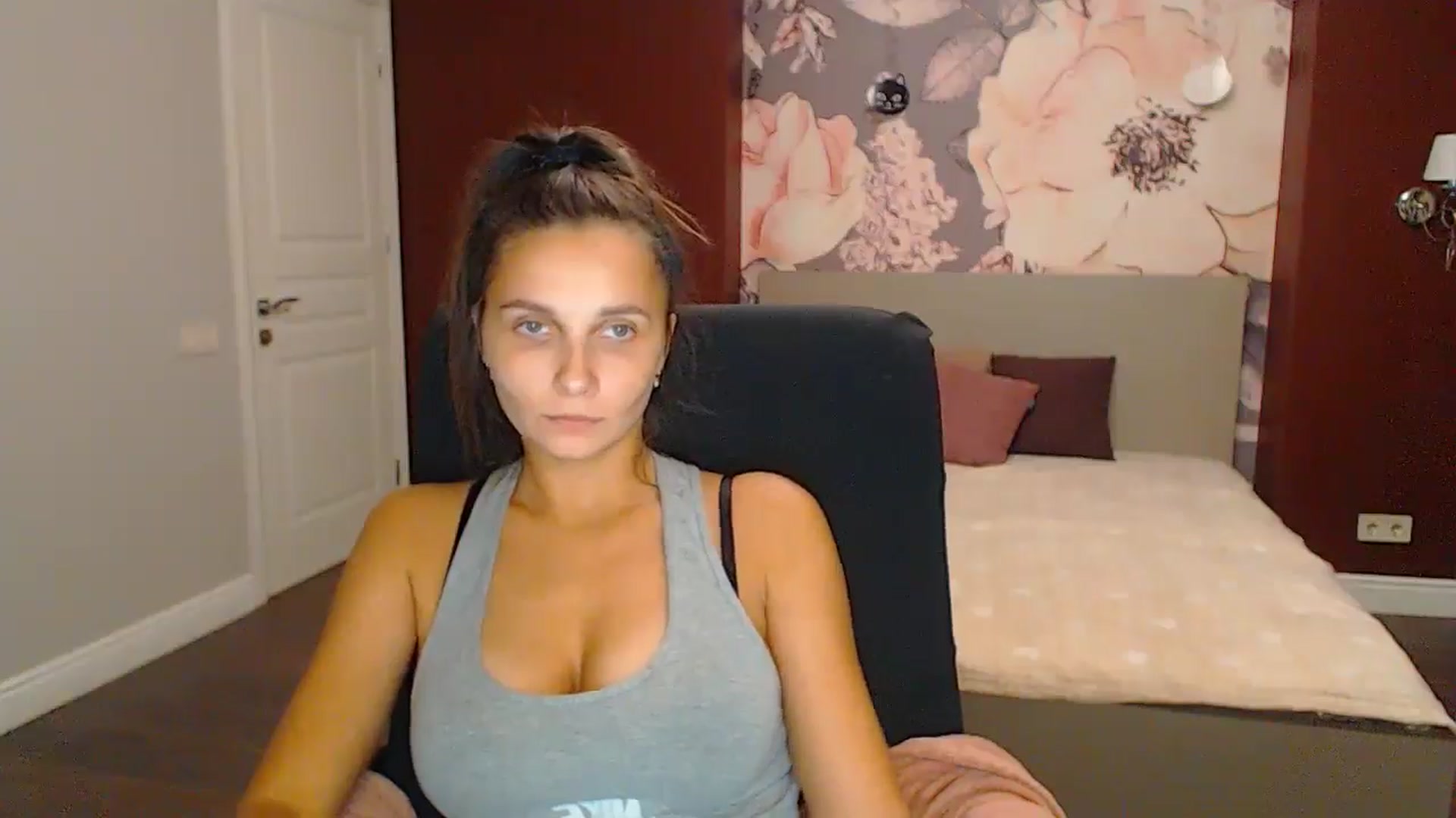 Gallery image thumbnail from Karina_Mils's myfreecams stream on, 10/27/2024, 20:38 image 15 of 20