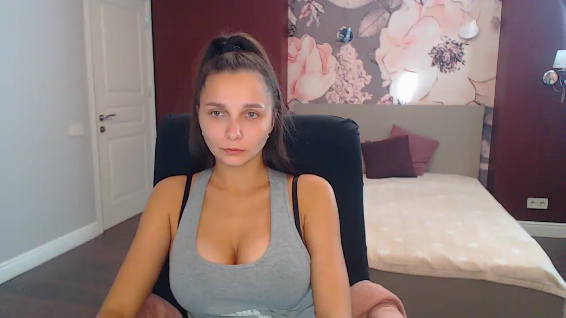 Gallery image thumbnail from Karina_Mils's myfreecams stream on, 10/28/2024, 12:10 image 9 of 20