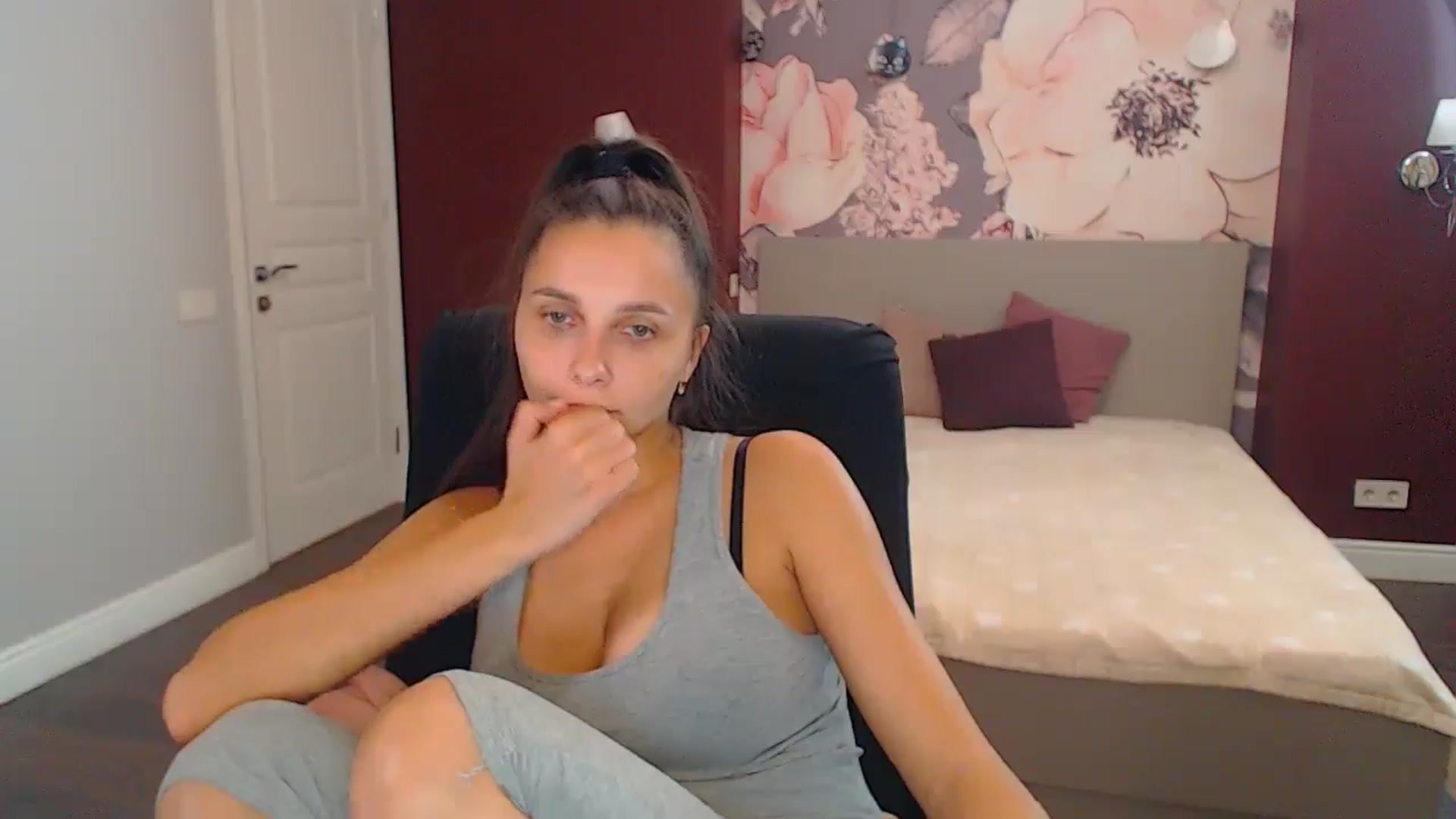 Gallery image thumbnail from Karina_Mils's myfreecams stream on, 10/28/2024, 13:12 image 9 of 20