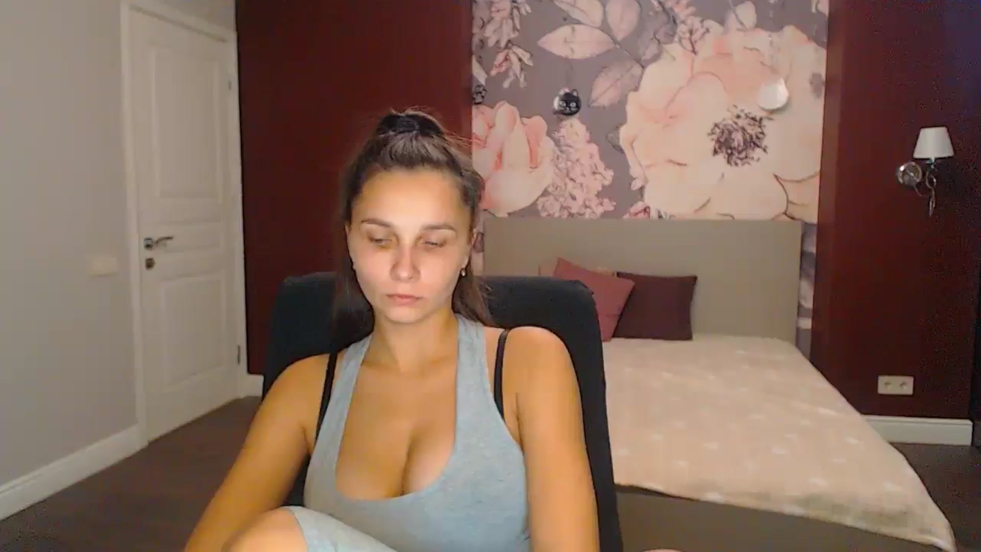 Gallery image thumbnail from Karina_Mils's myfreecams stream on, 10/31/2024, 12:18 image 13 of 20